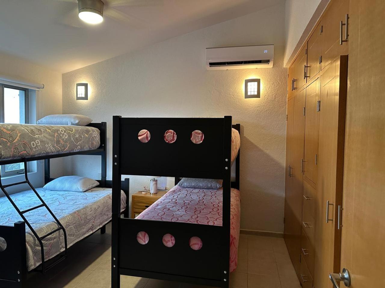 Four-Bedroom House photo 1