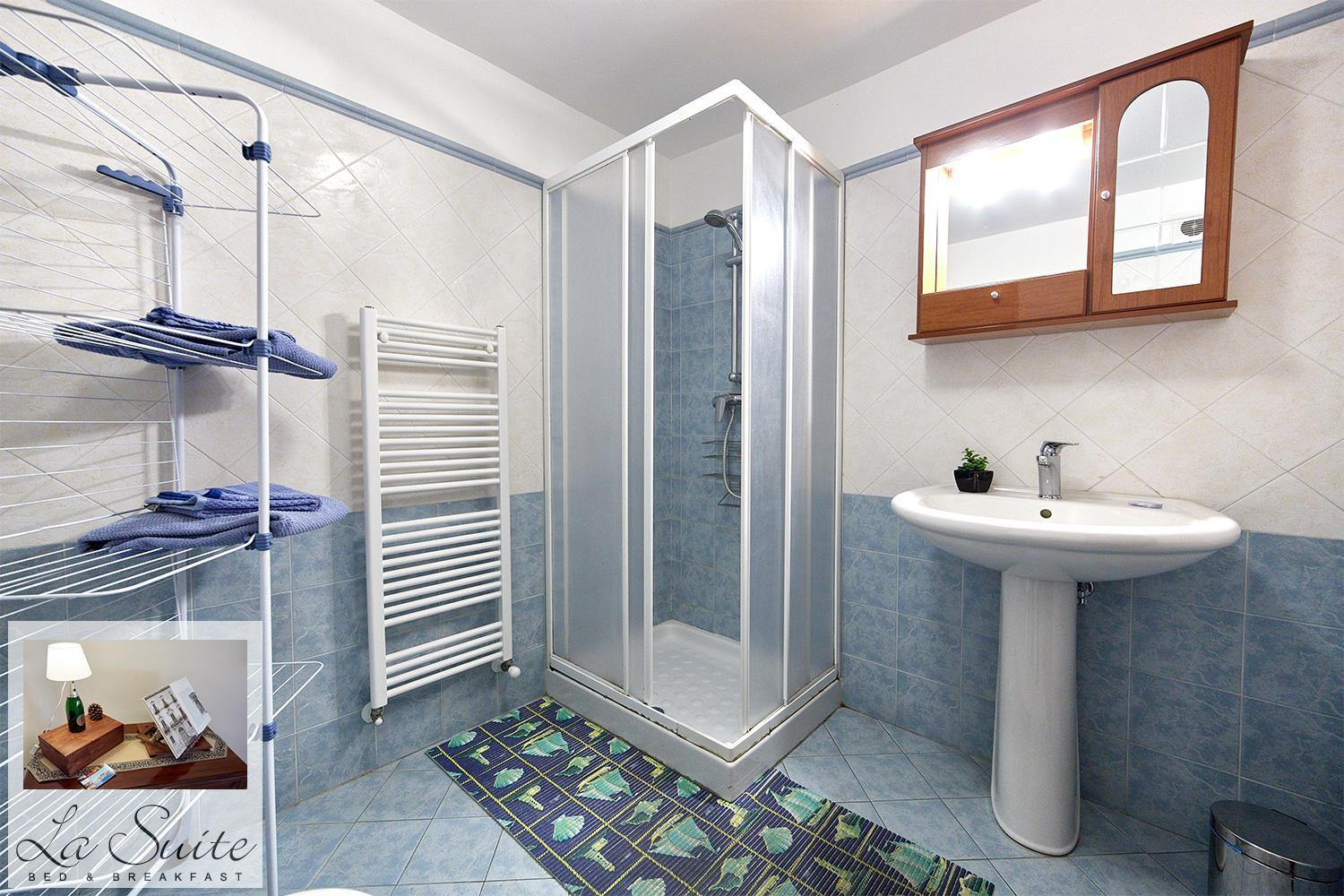 Family Room with Bathroom photo 3