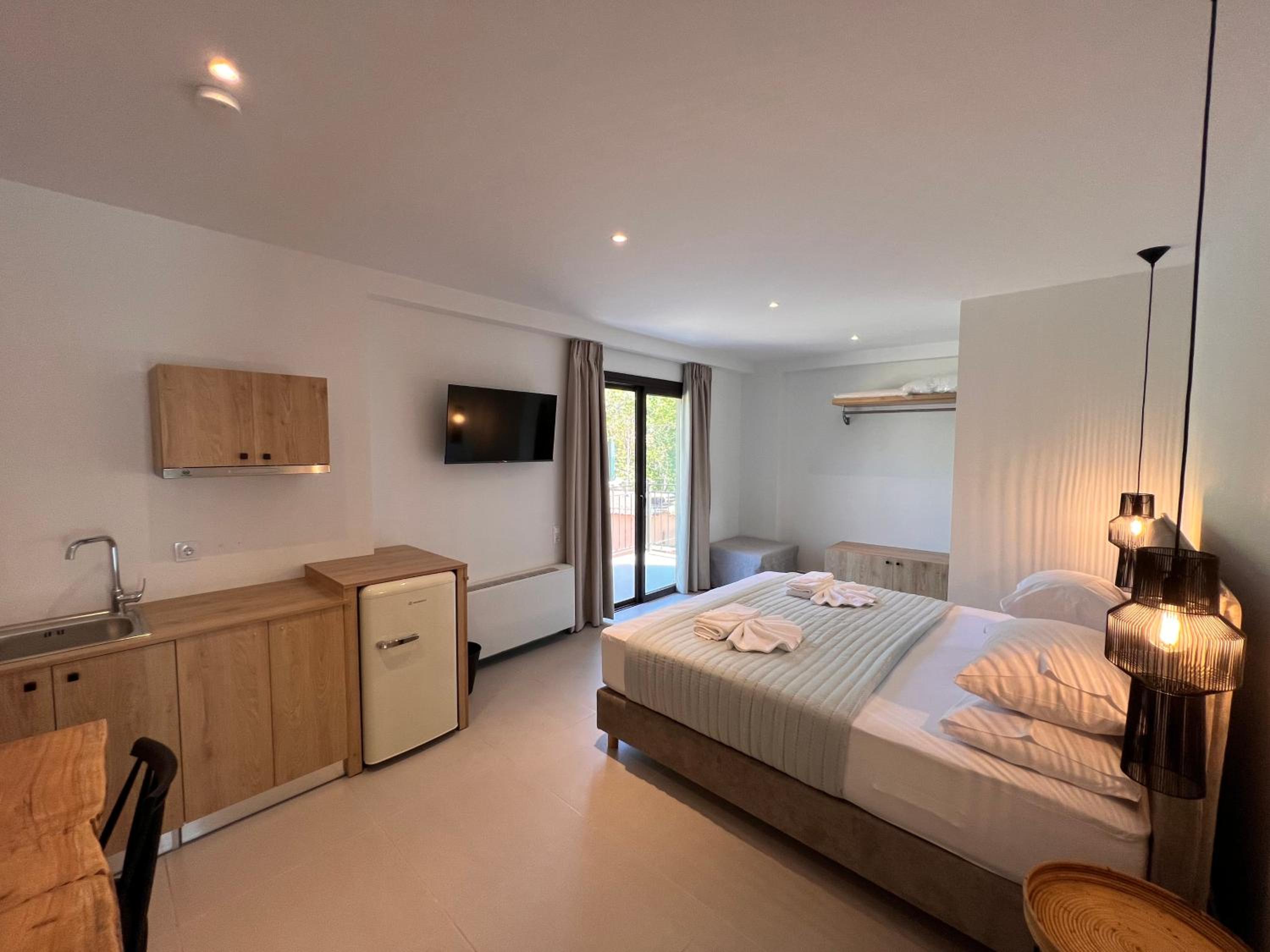 King Room with Balcony photo 1