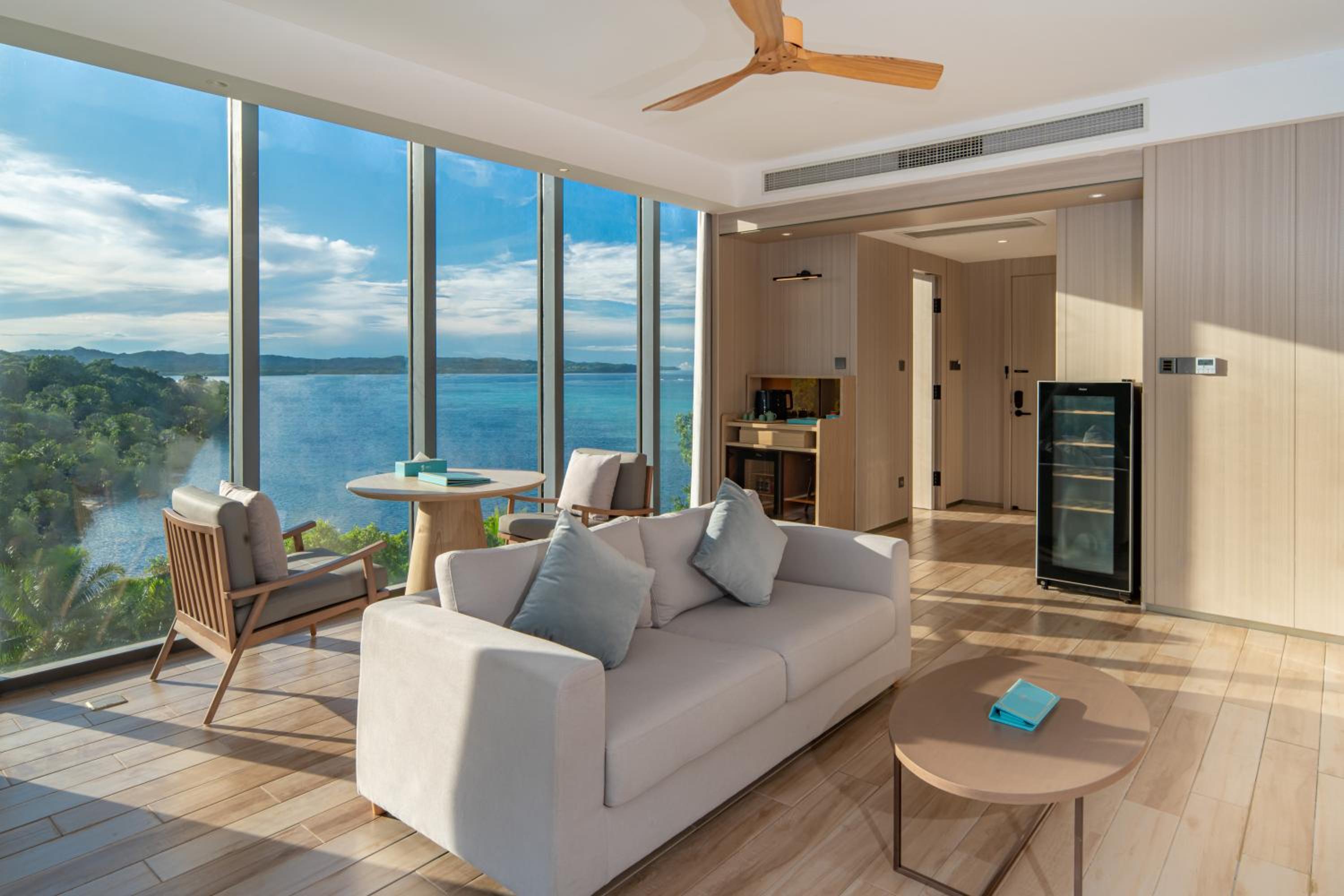 Signature Sunrise Suite photo 2
