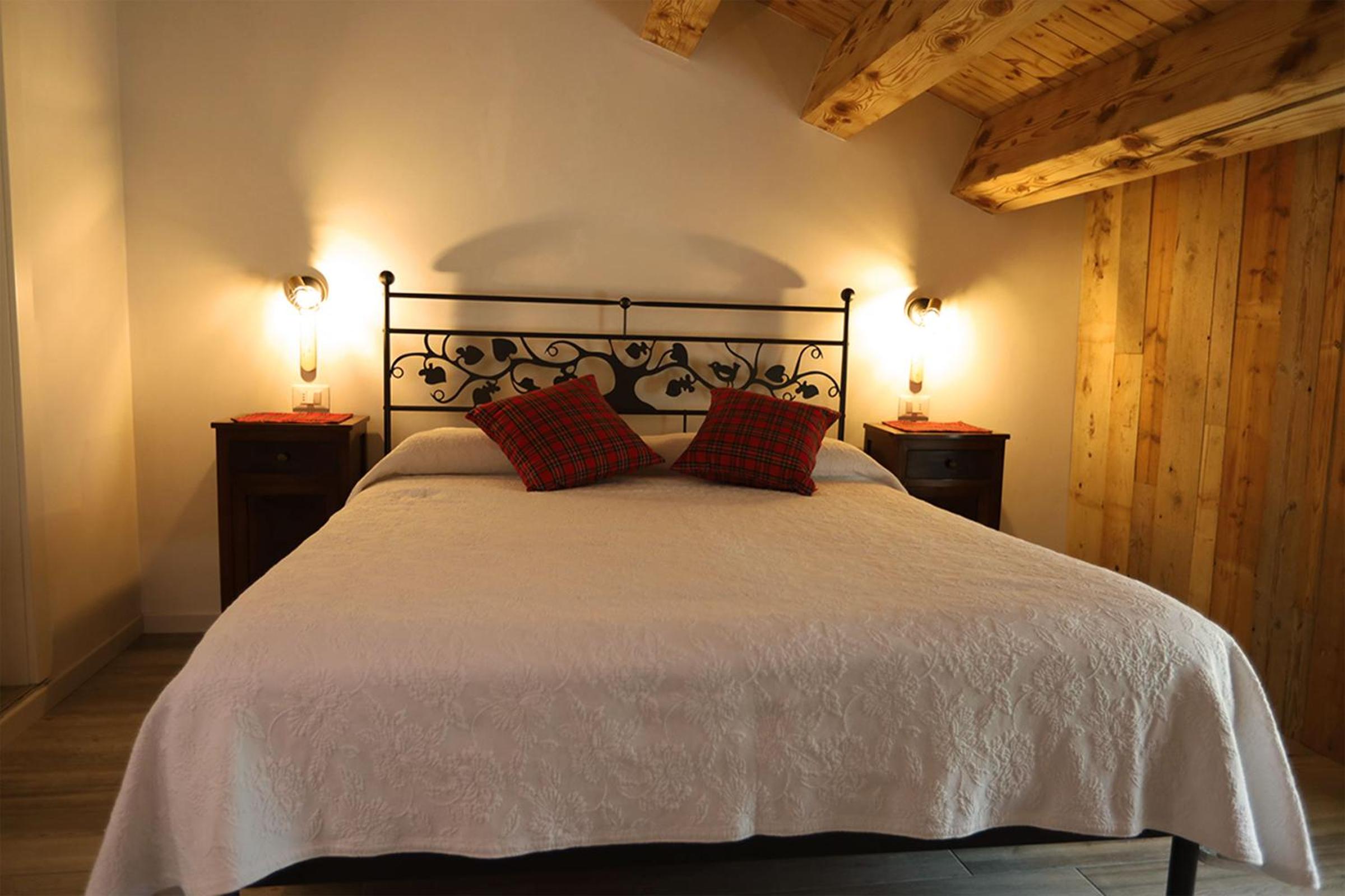Deluxe Double Room (2 Adults + 1 Child) photo 2