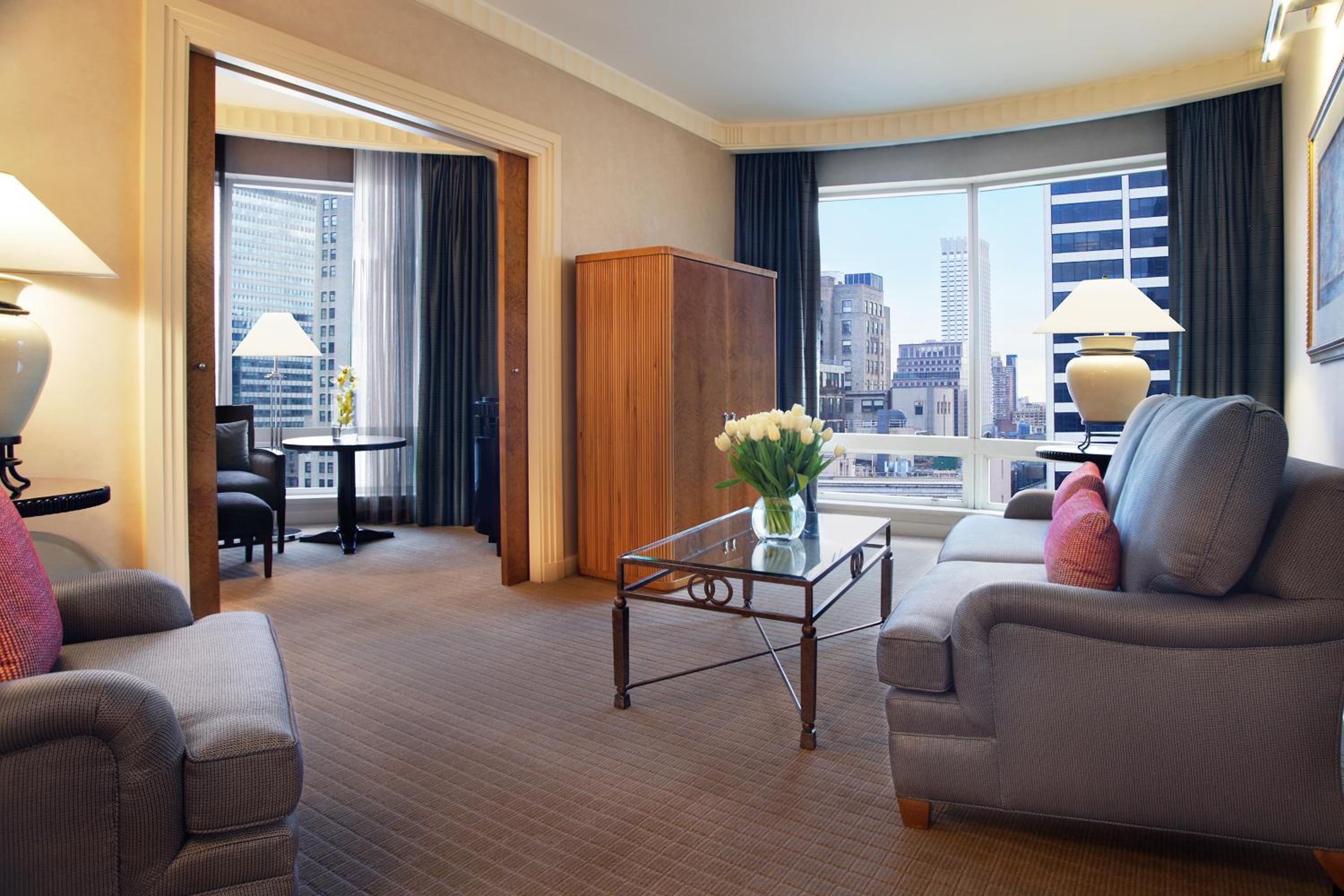Signature Skyscraper View 23rd floor and up 1 Bedroom King Suite