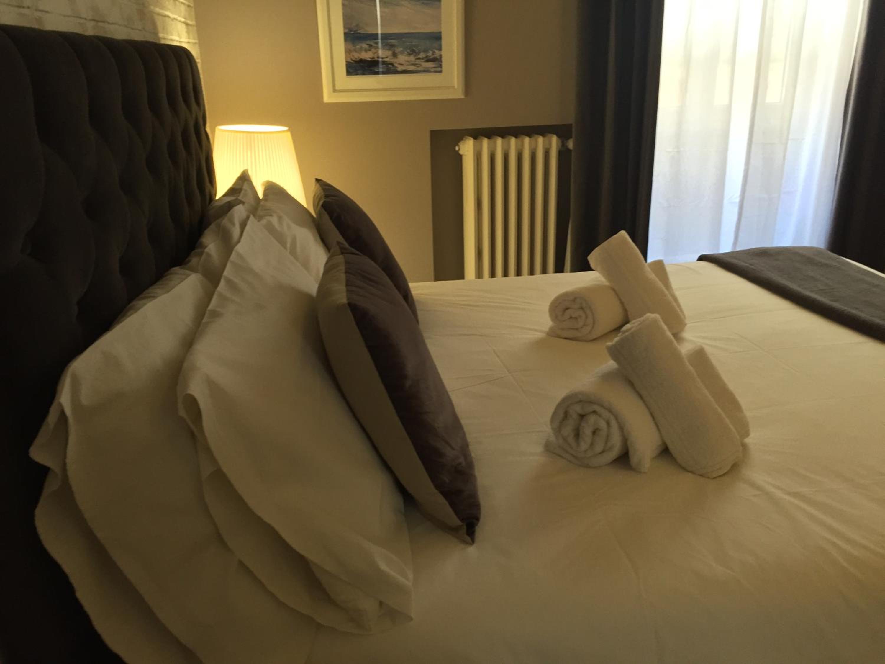 Deluxe Queen Suite photo 1