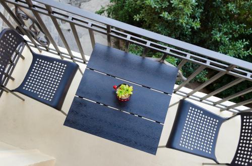 Apartment with Balcony photo 3