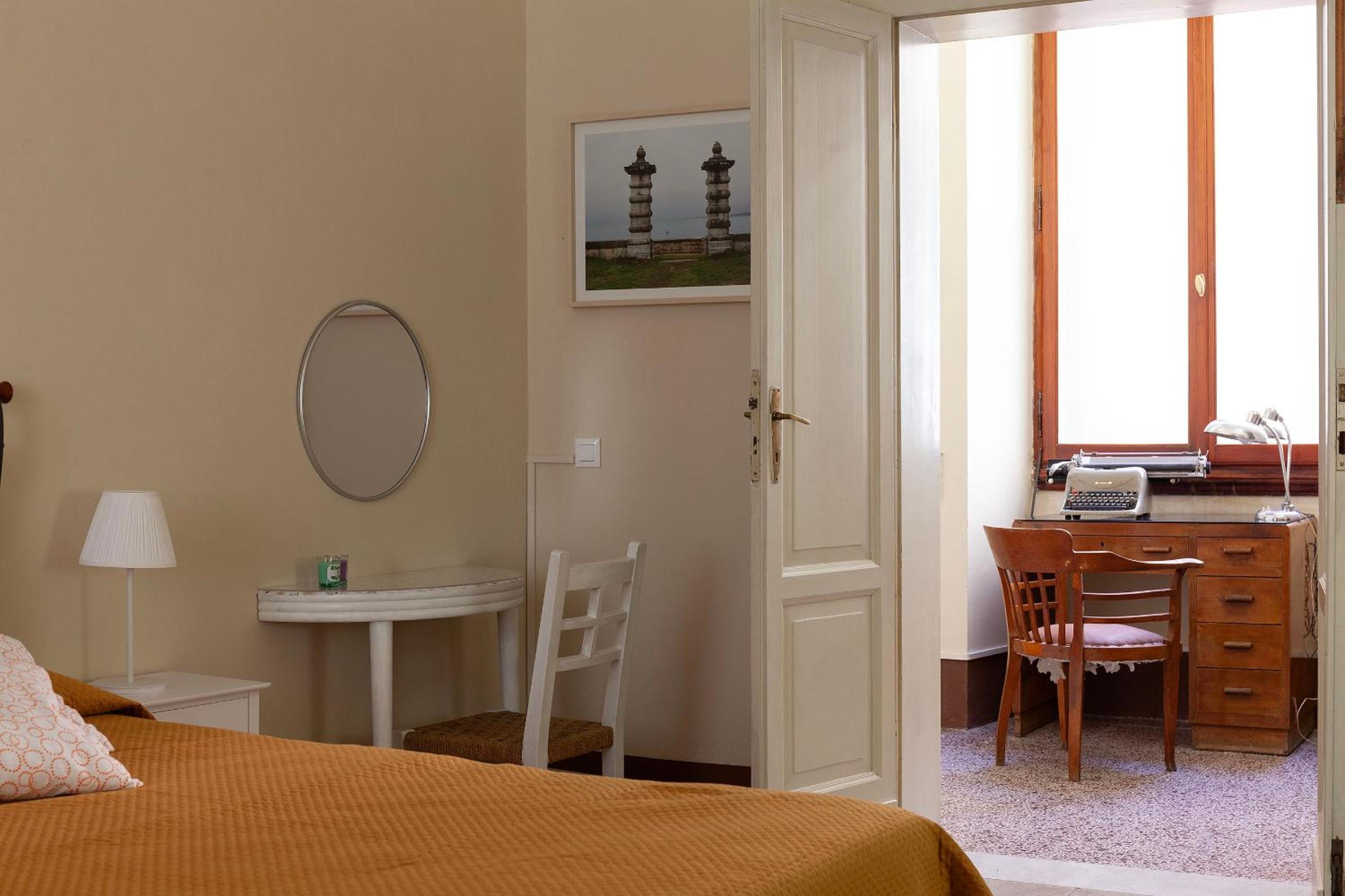 Standard King Room photo 1