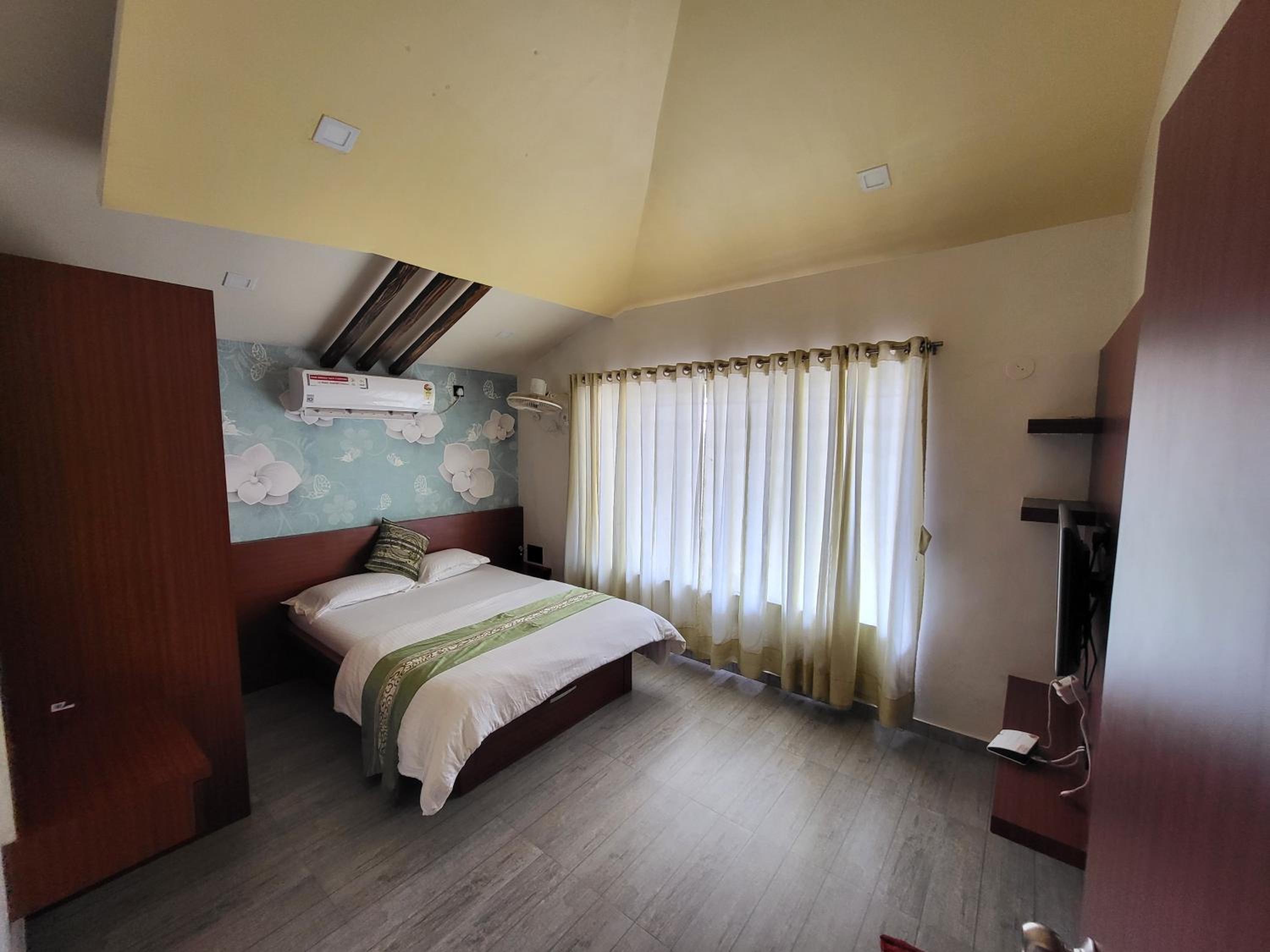Three-Bedroom Villa photo 1