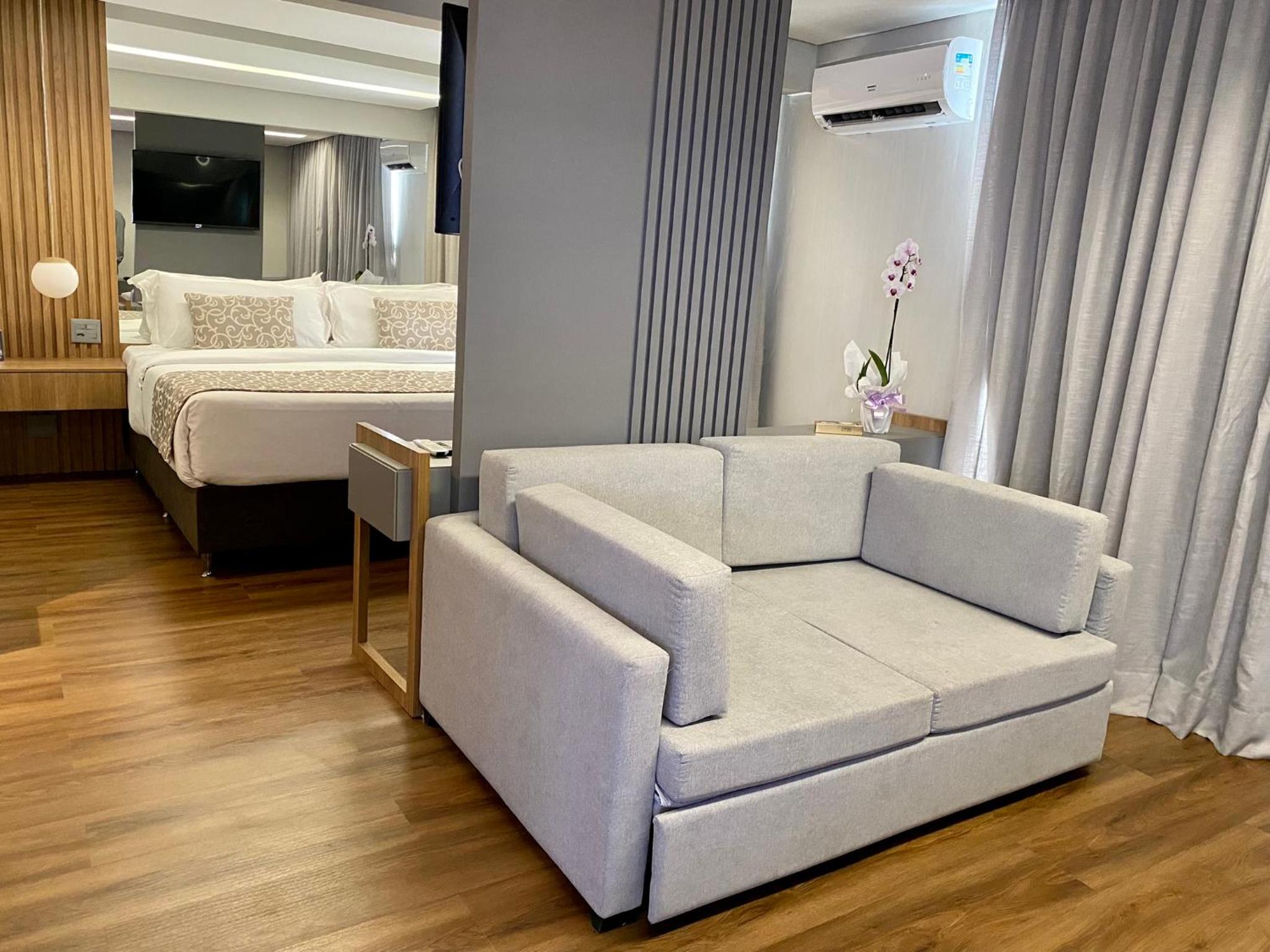 Penthouse Suite With Spa Bath and Panoramic View thumbnail 6