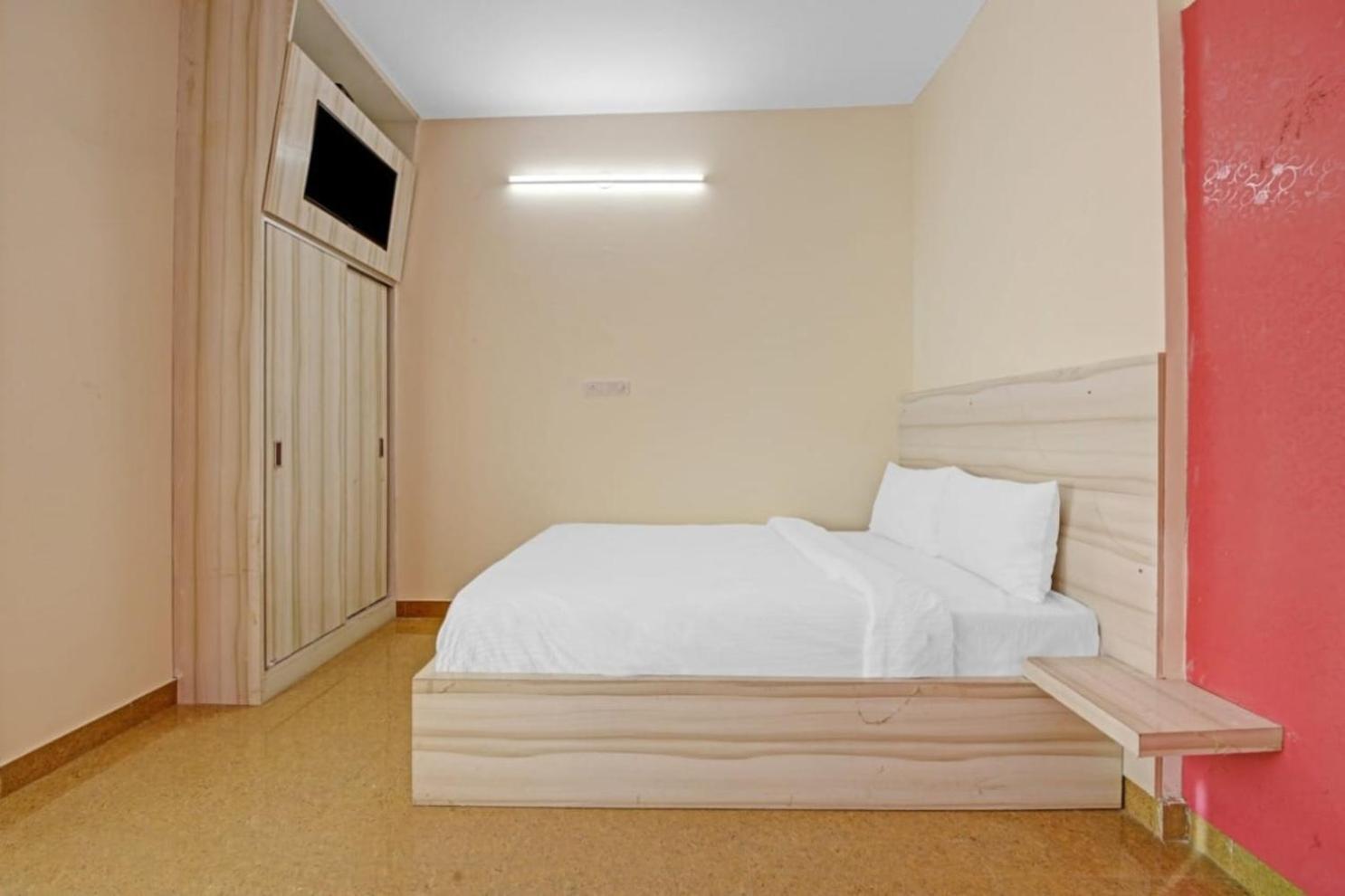 Standard Double Room With Fan - Photo 20