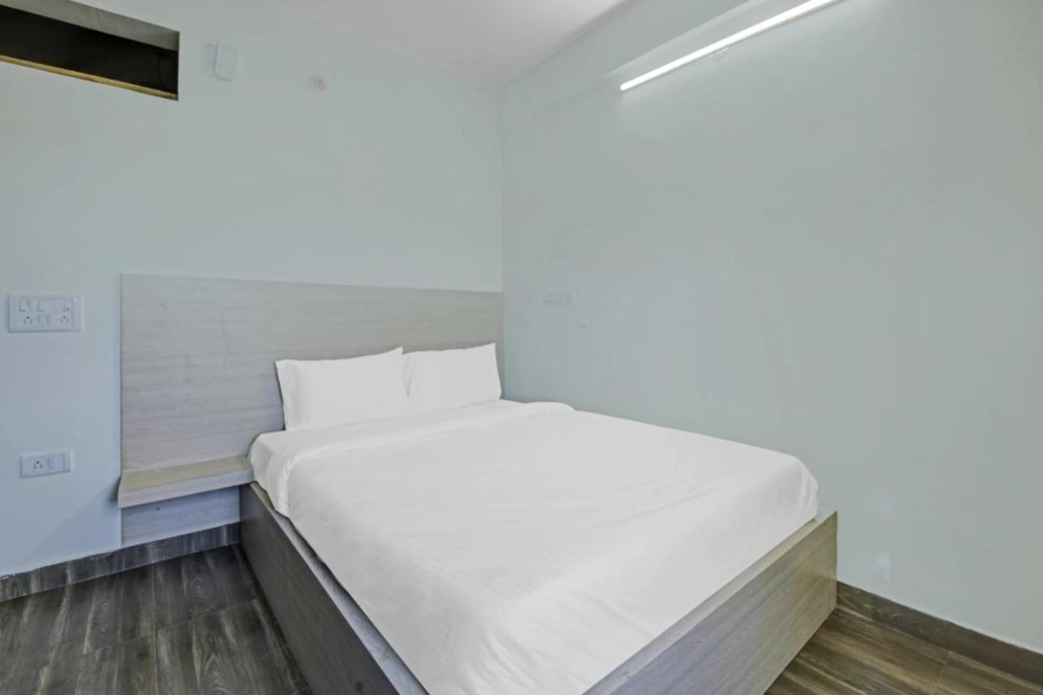 Standard Double Room With Fan - Photo 18