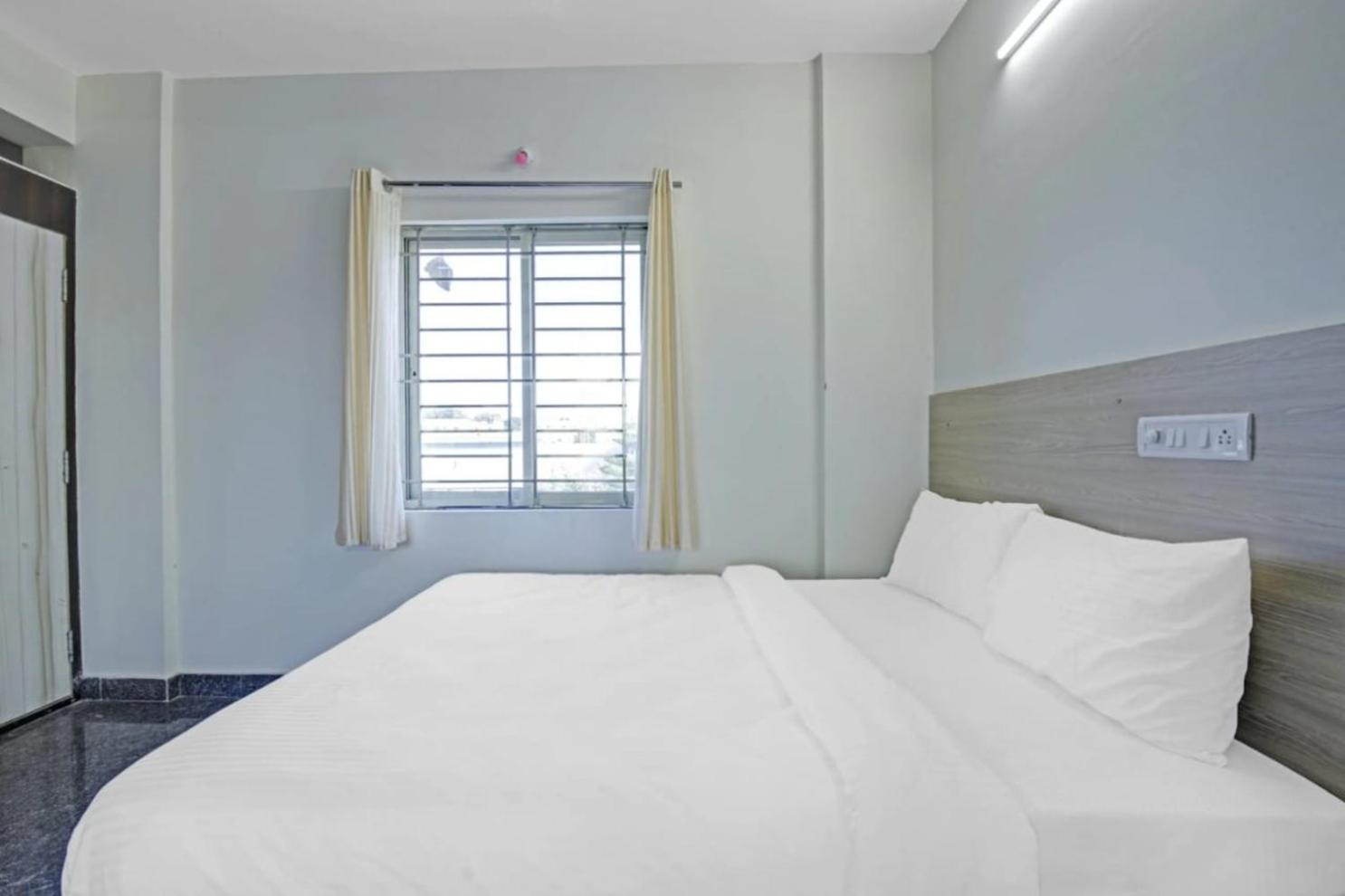 Standard Double Room With Fan - Photo 17