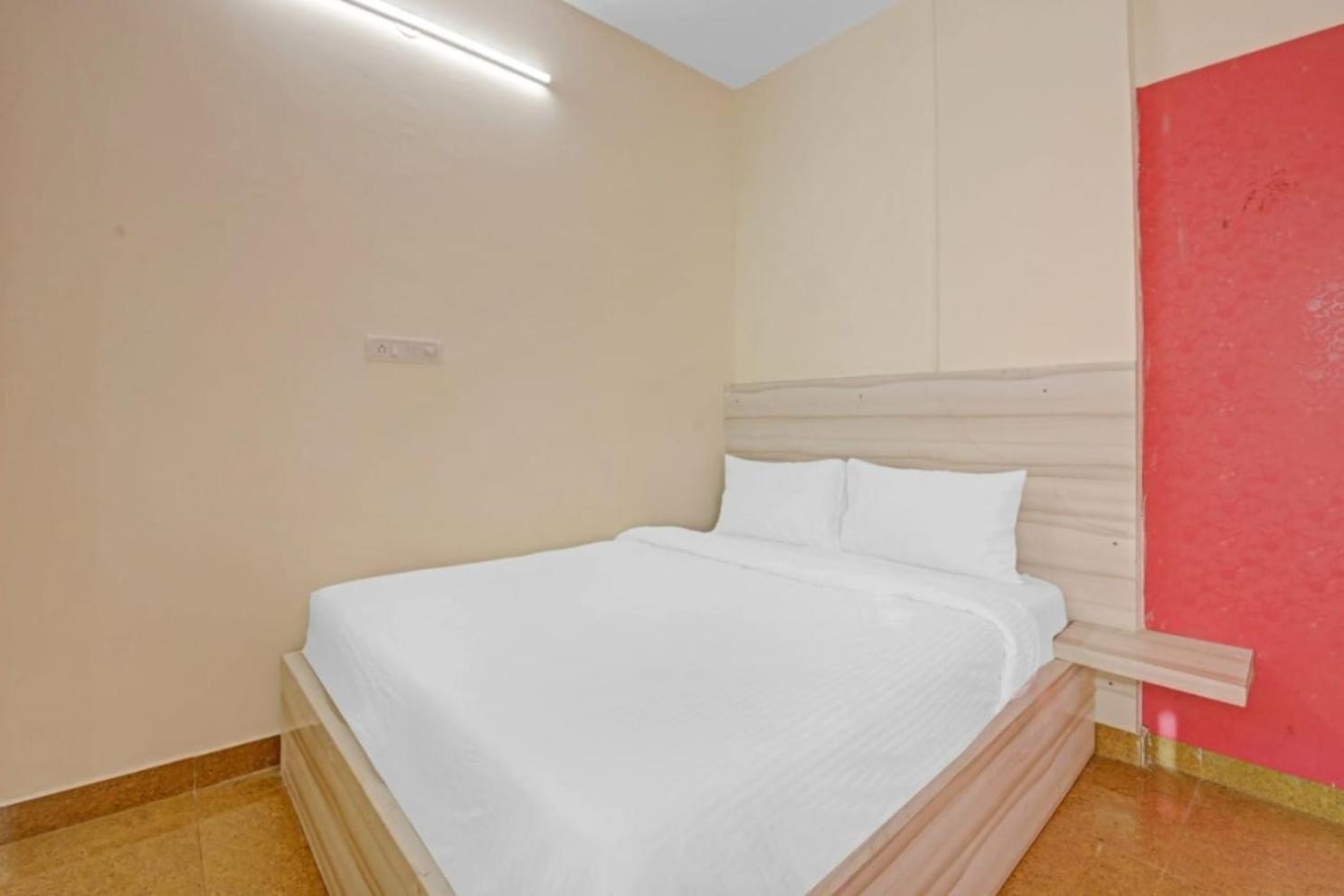 Standard Double Room With Fan - Photo 16