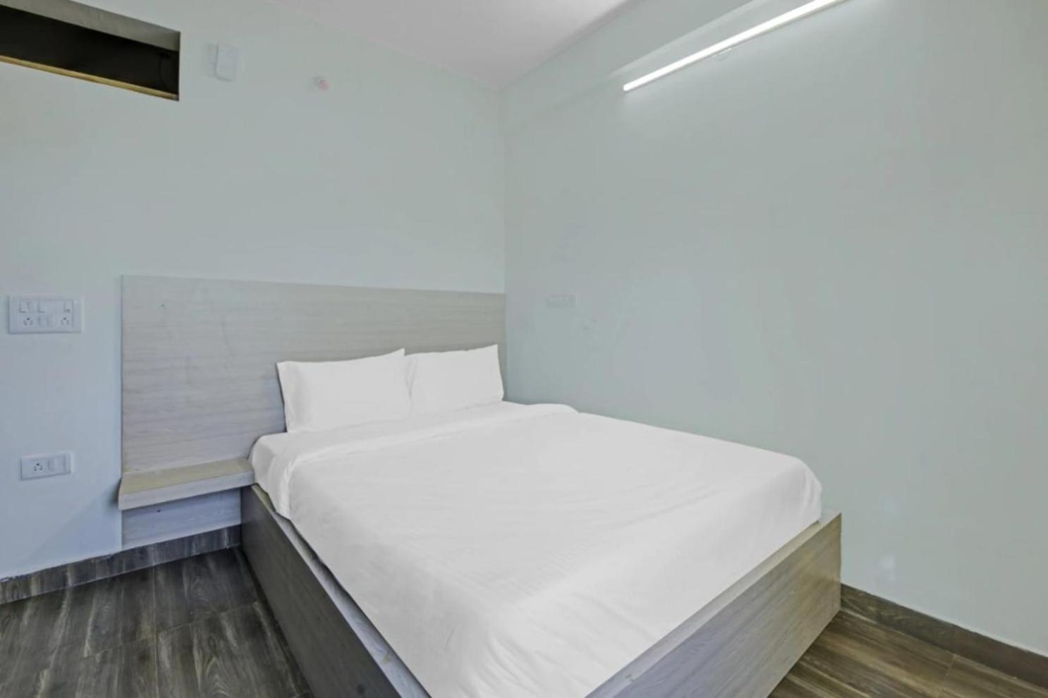 Standard Double Room With Fan - Photo 14