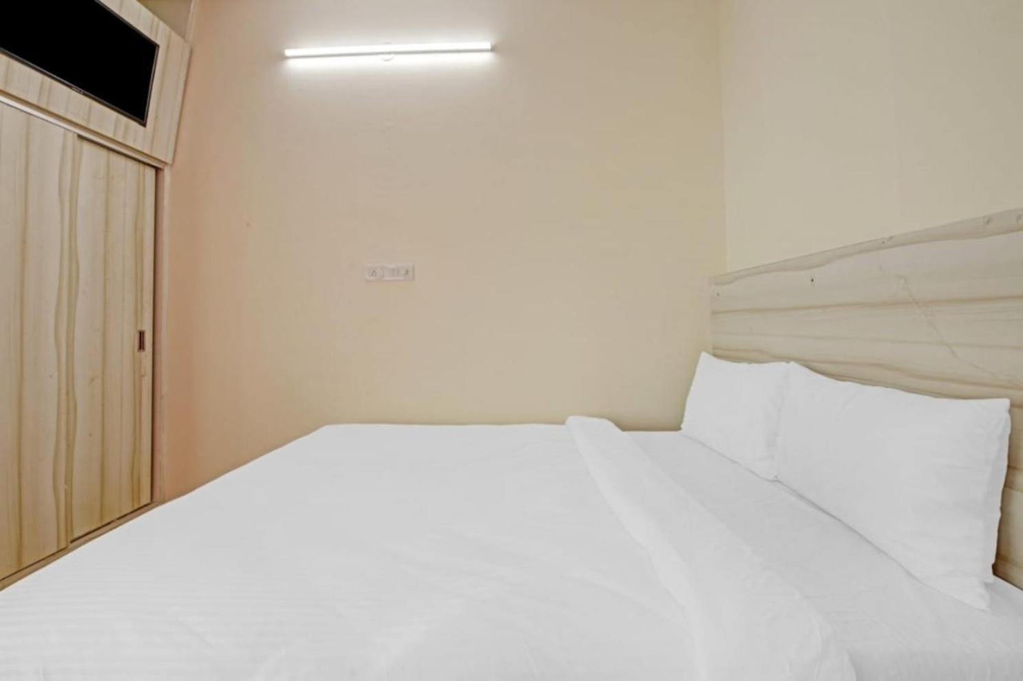 Standard Double Room With Fan - Photo 12