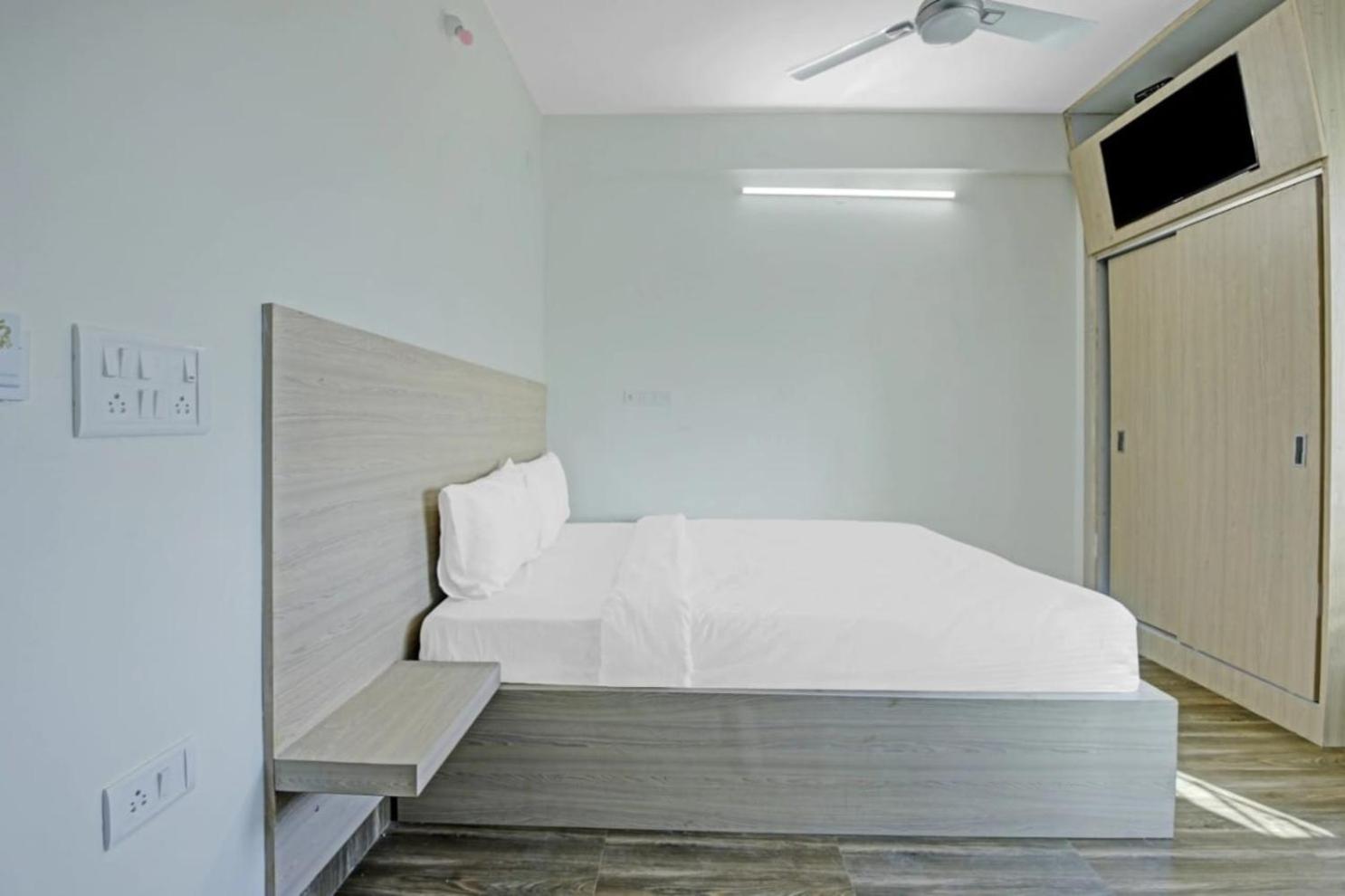 Standard Double Room With Fan - Photo 6