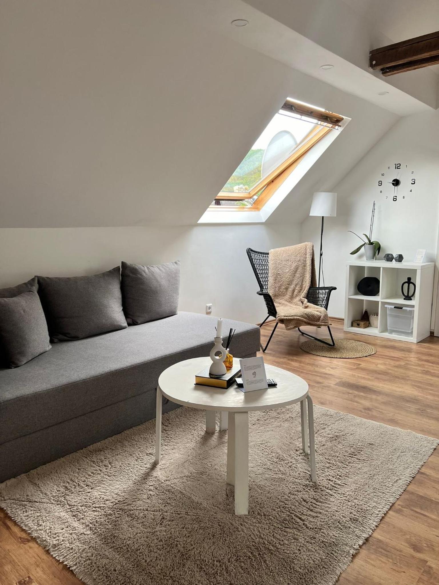 One-Bedroom Apartment photo 1