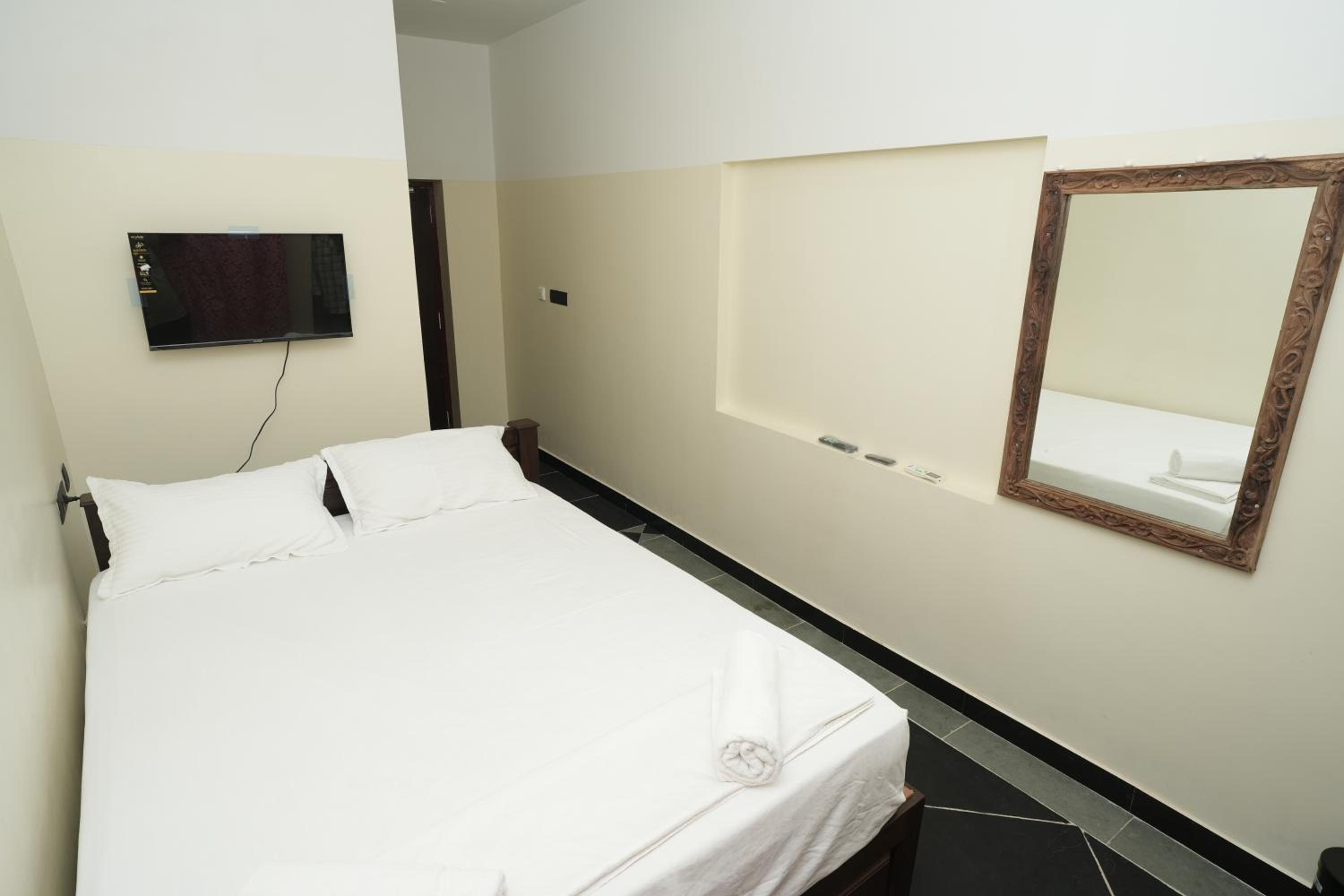 Deluxe Double Room with Balcony and Sea View