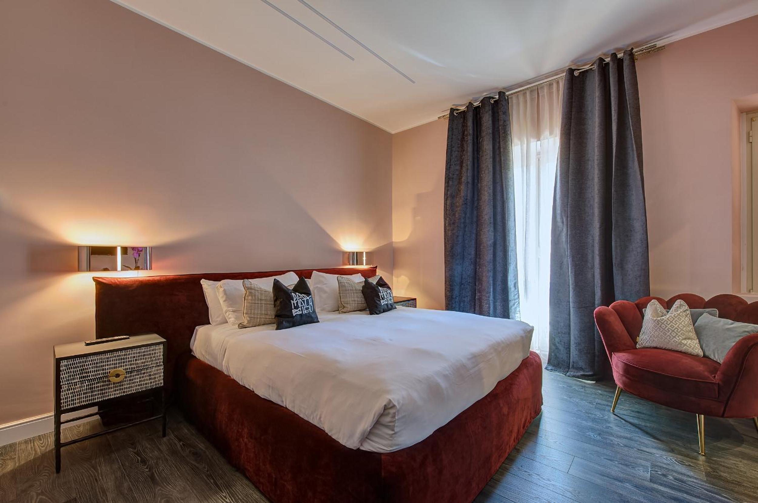 Queen Room with Balcony photo 1