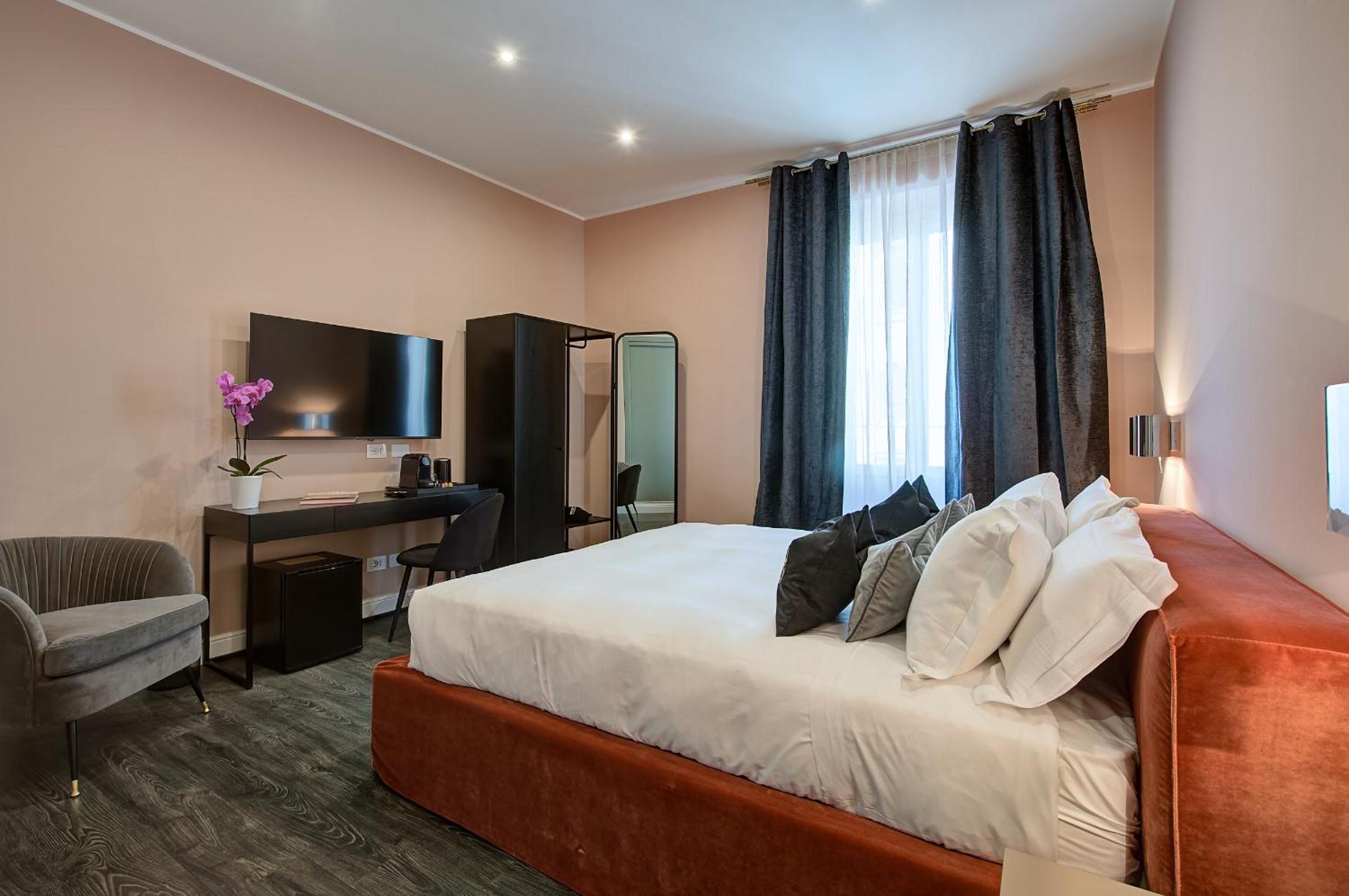Deluxe Double Room with Balcony photo 1