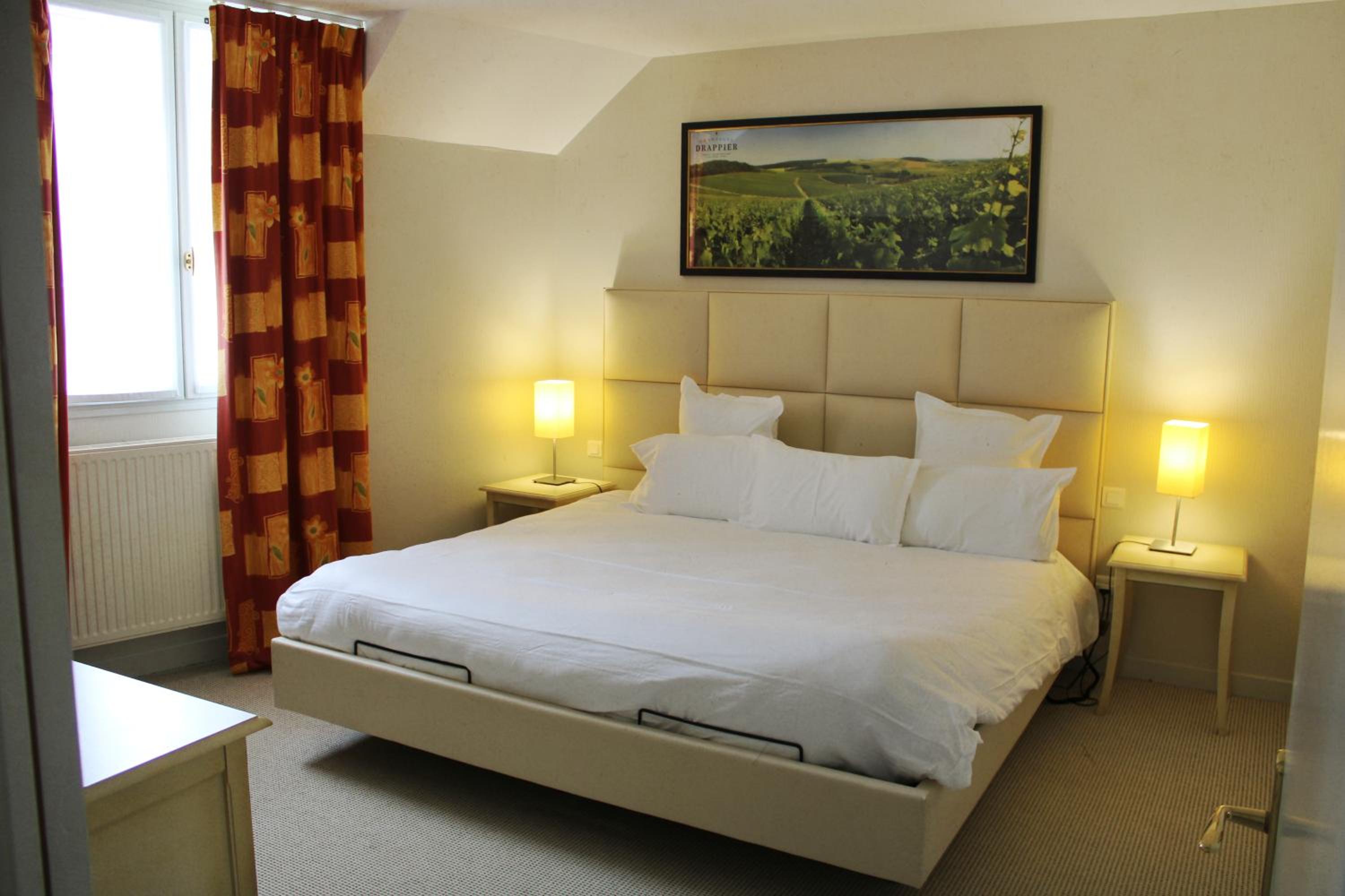 One-Bedroom Suite photo 1
