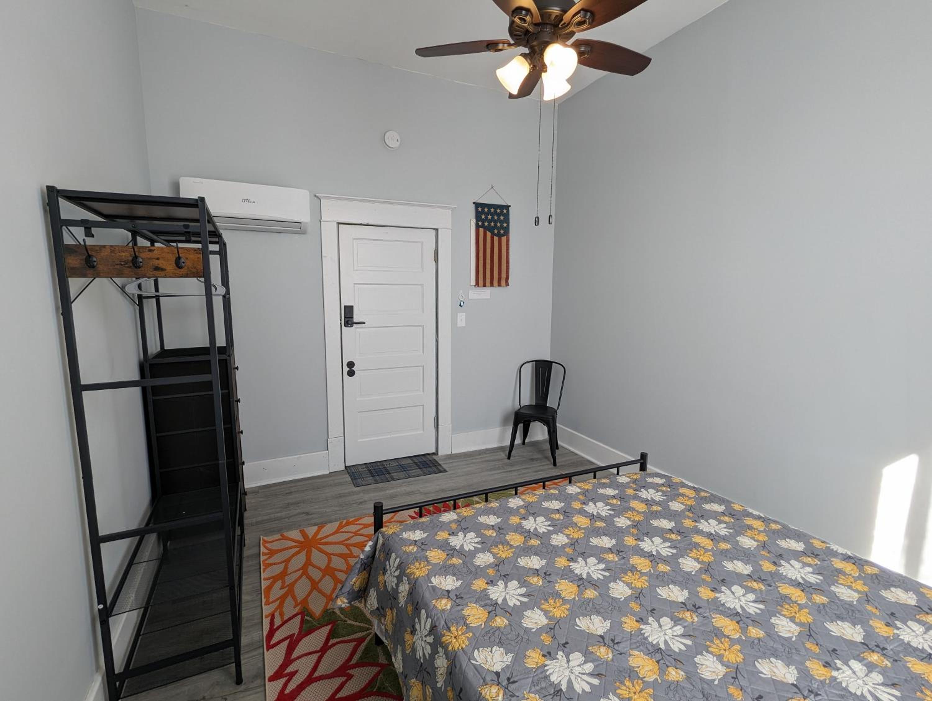 Studio Apartment with Queen Bed photo 1