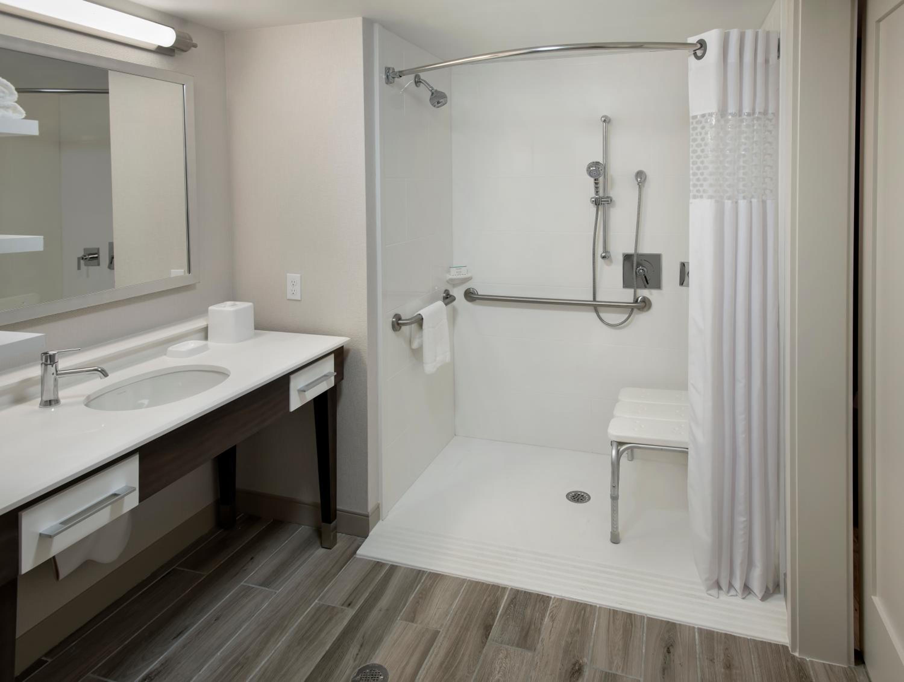 King Room with Roll-In Shower - Mobility Access/Non-Smoking