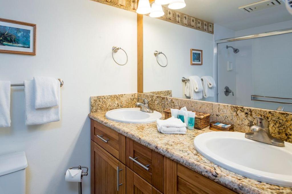 One Bedroom Partial Ocean View Suite photo 3