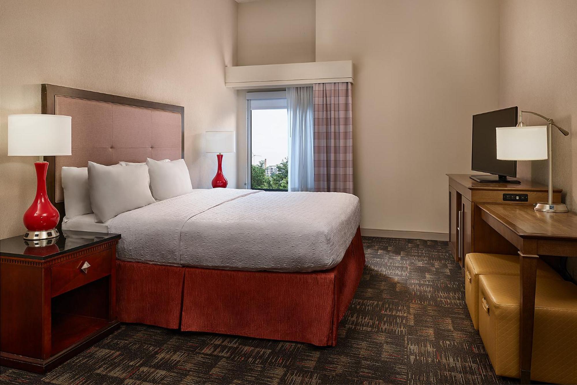 Hospitality King Suite - Non-Smoking