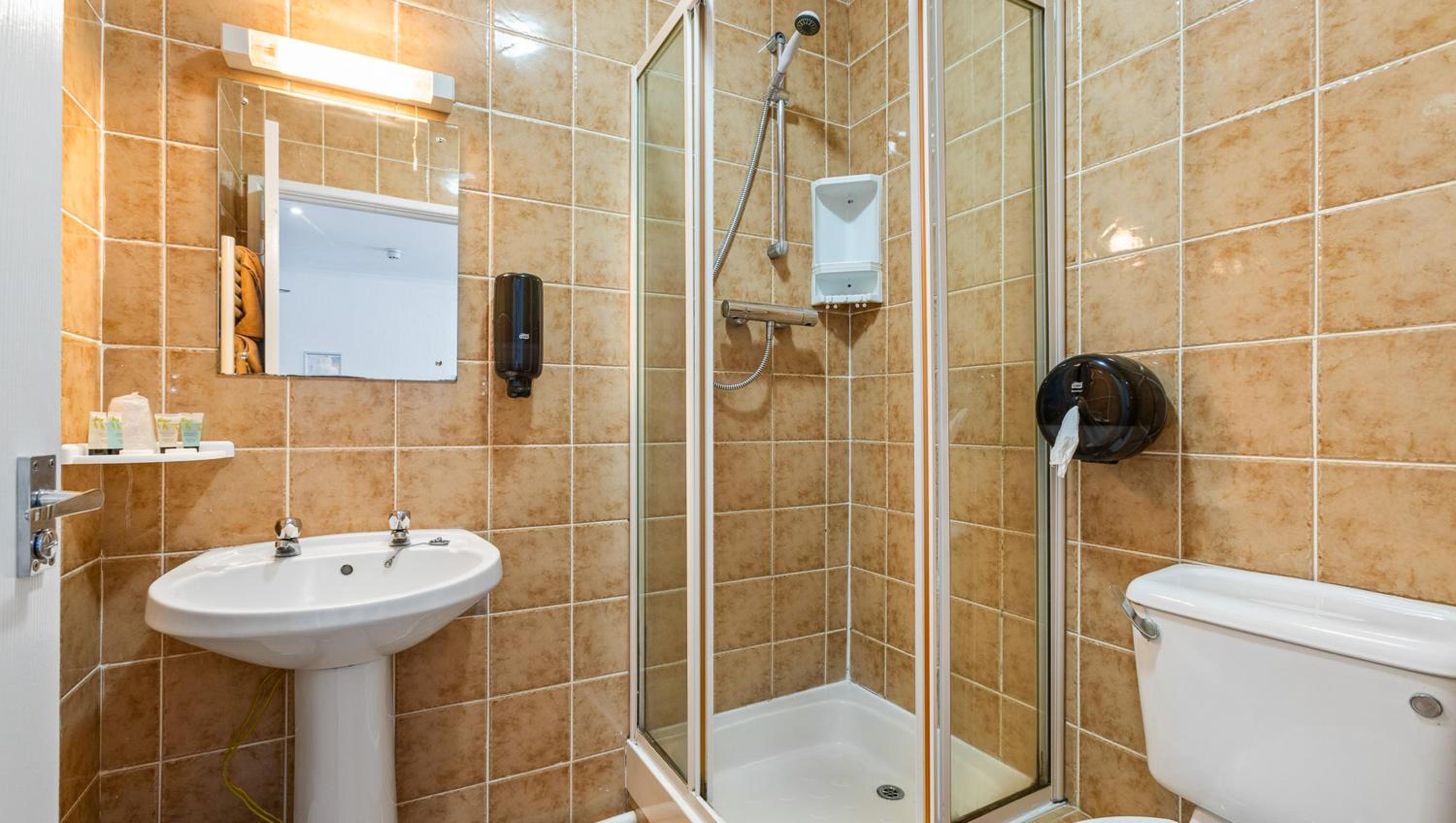 Double Room - Photo 7