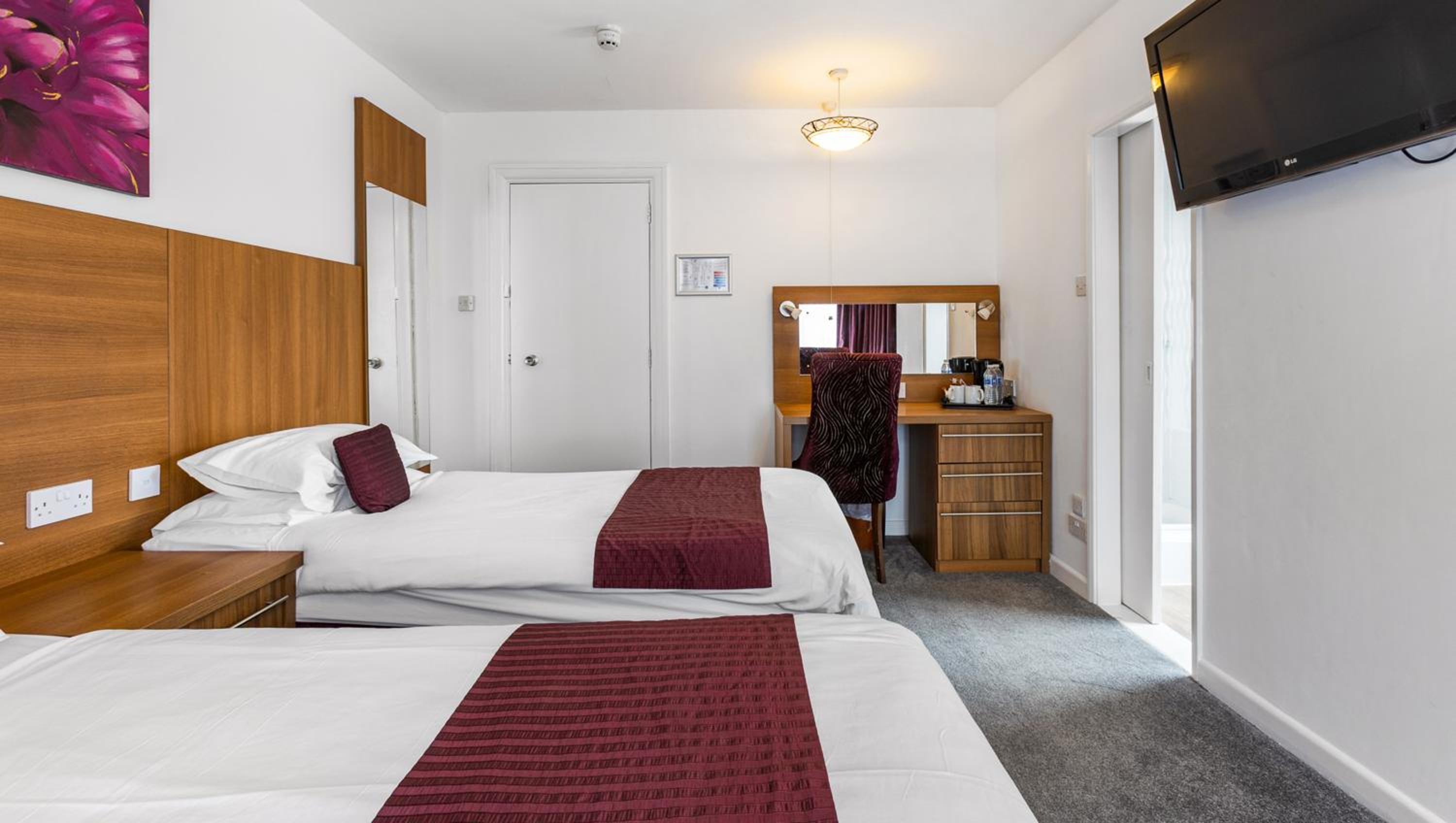 Twin Room - Photo 2