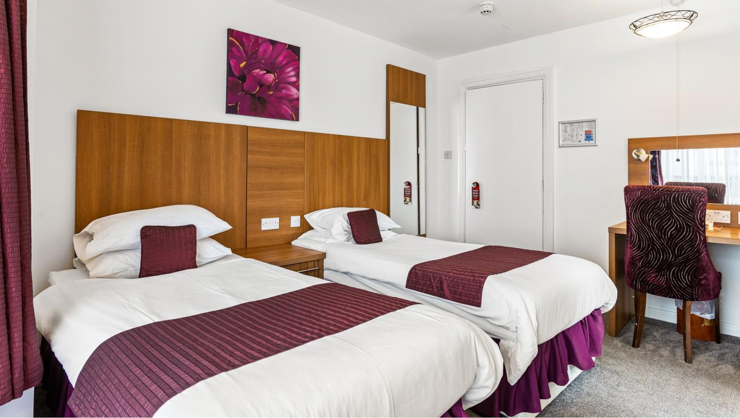 Twin Room - Photo 3