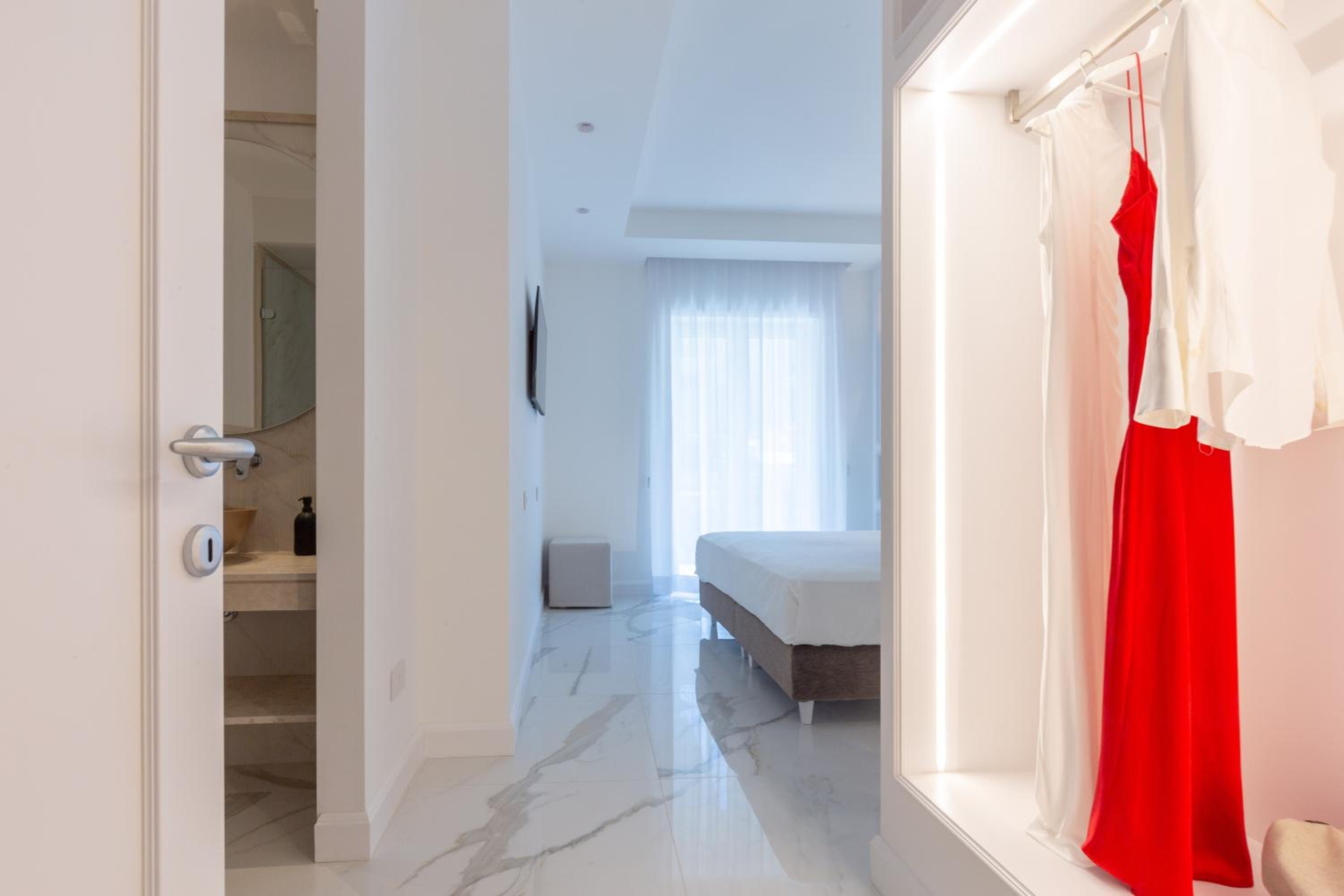 Two-Bedroom Deluxe Apartment with Balcony