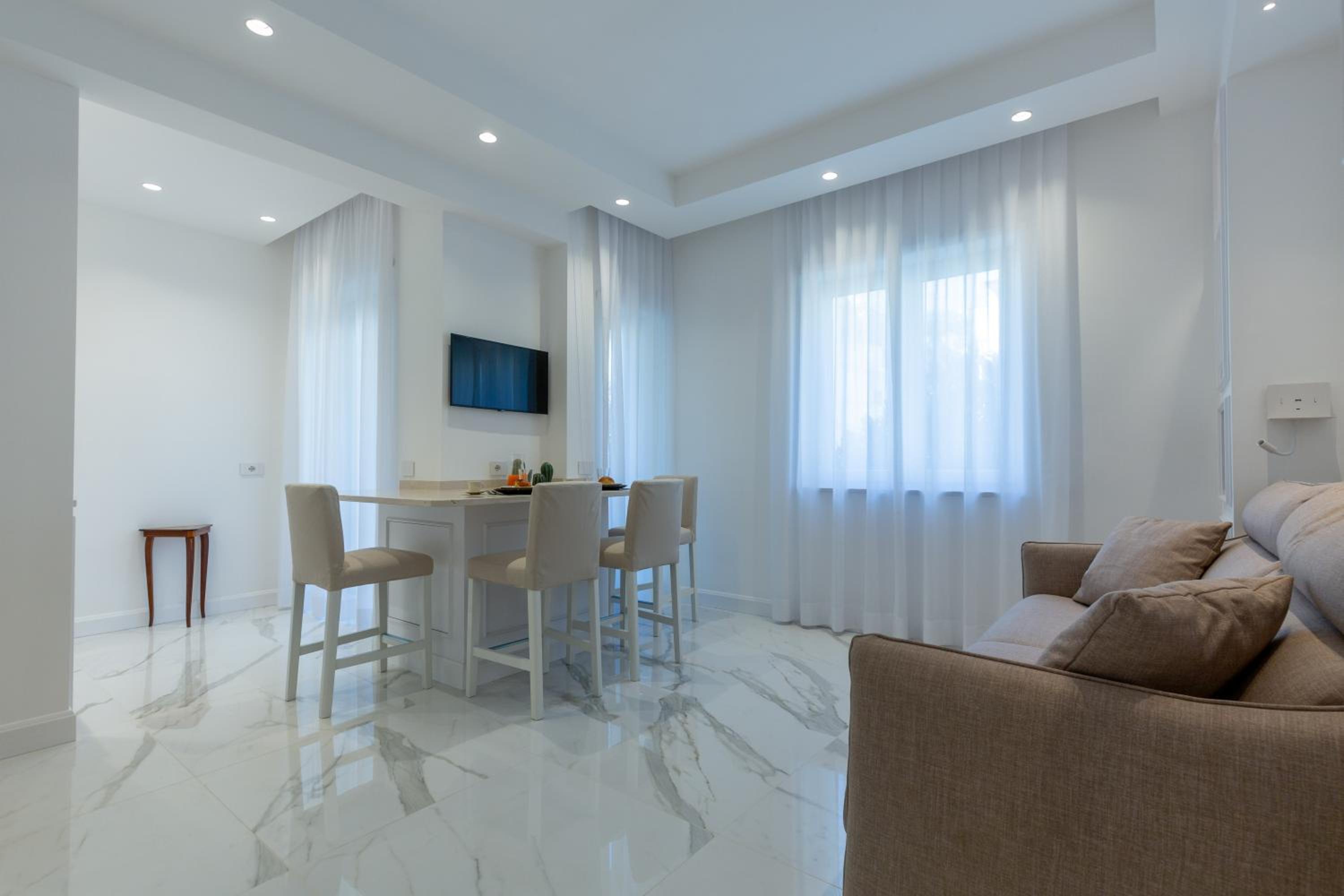 One-Bedroom Deluxe Apartment