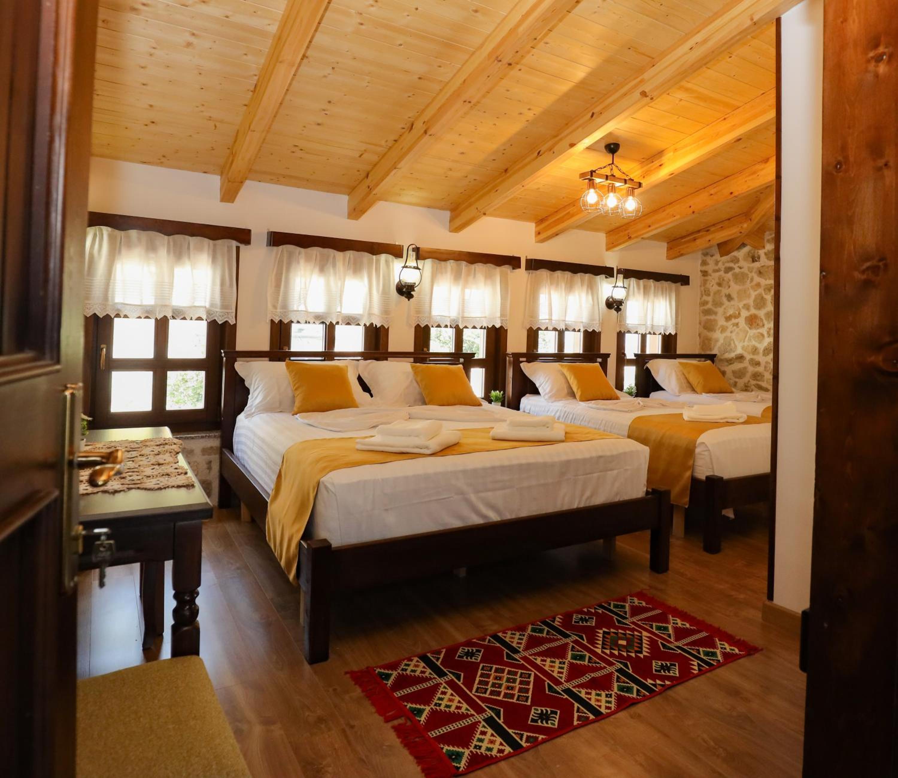 Deluxe Family Room photo 1
