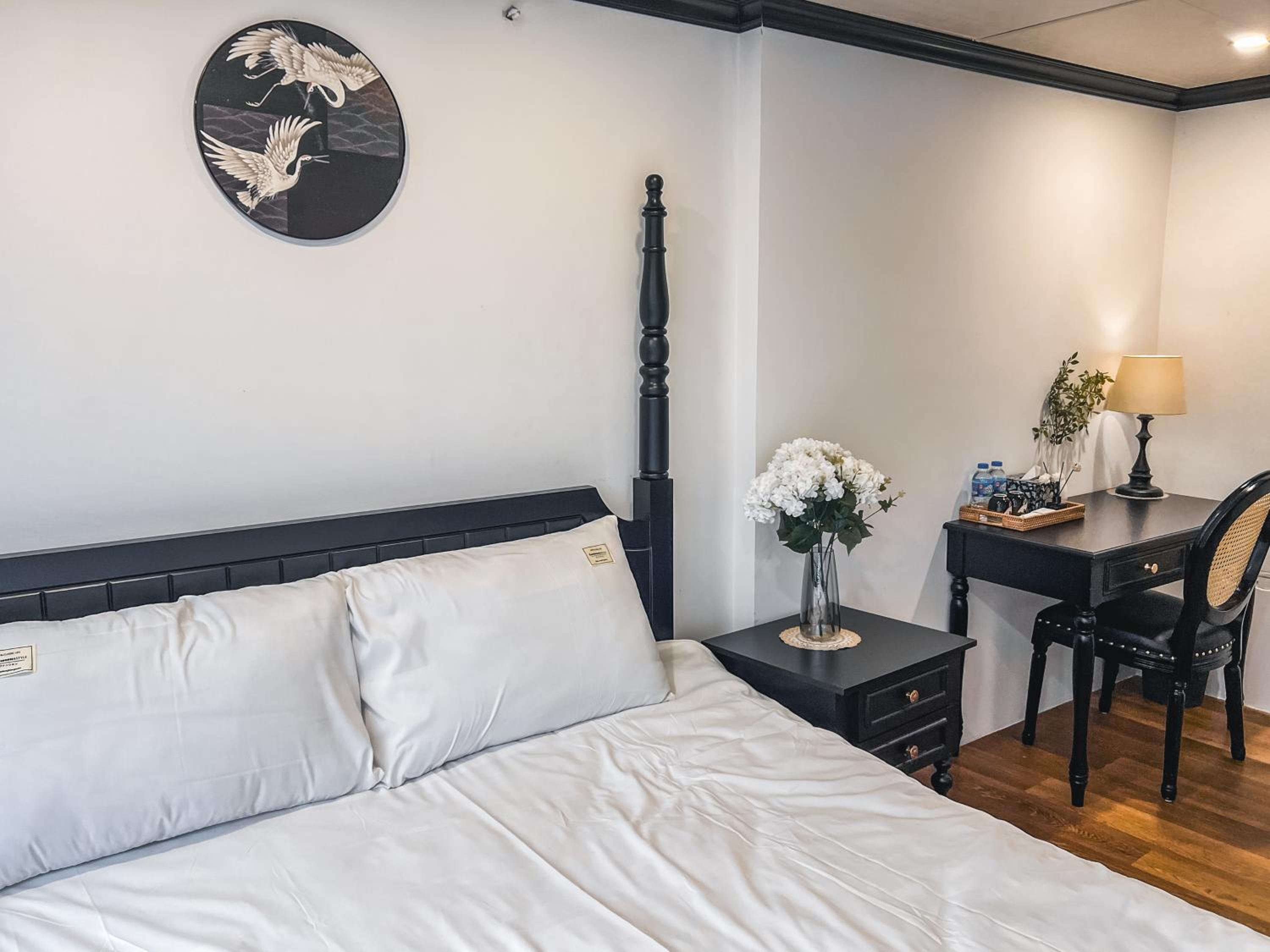 Studio Apartment With King Bed