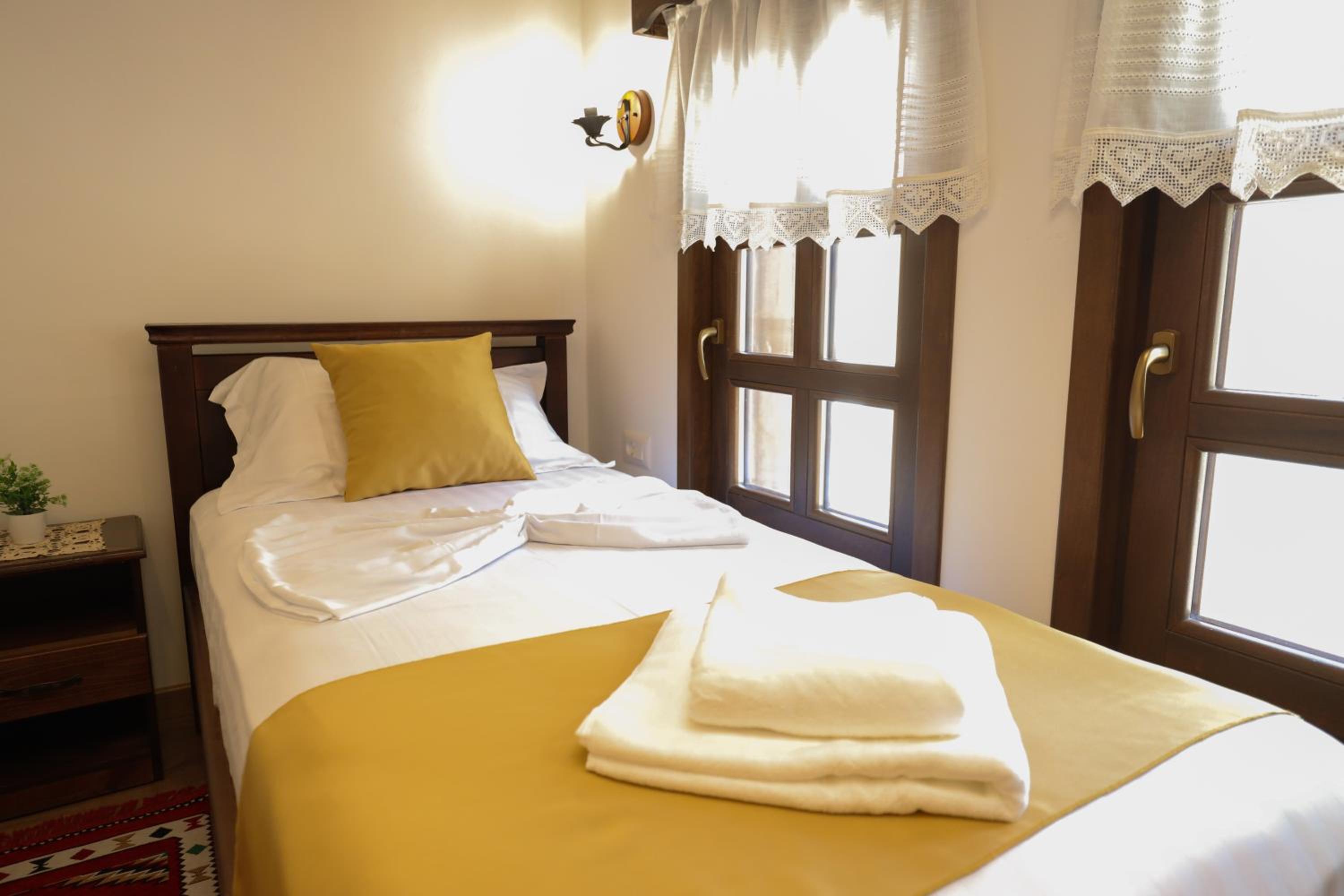 Deluxe Double or Twin Room with Mountain View