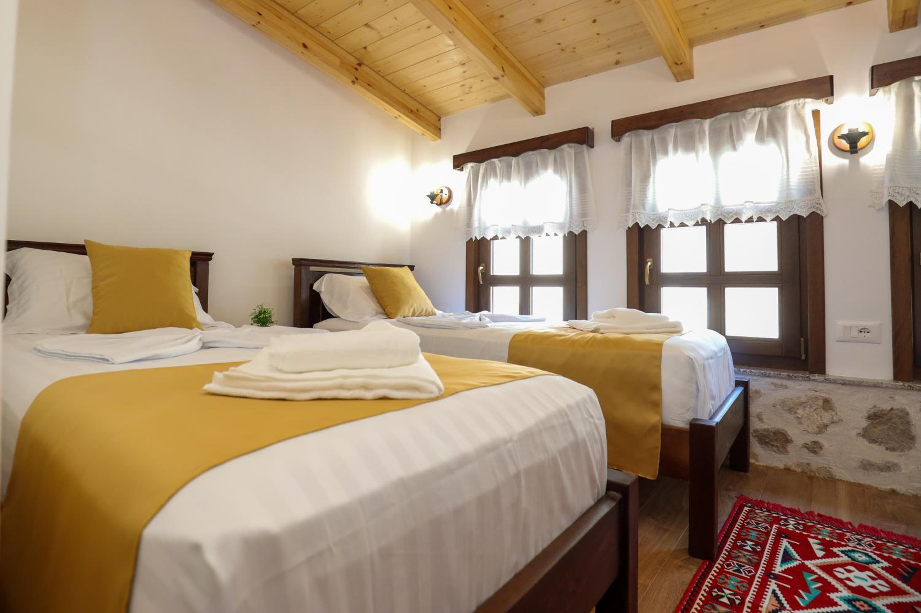 Deluxe Double or Twin Room with Mountain View photo 2