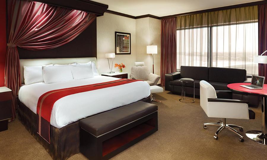 Deluxe King Room - Smoking - Photo 2