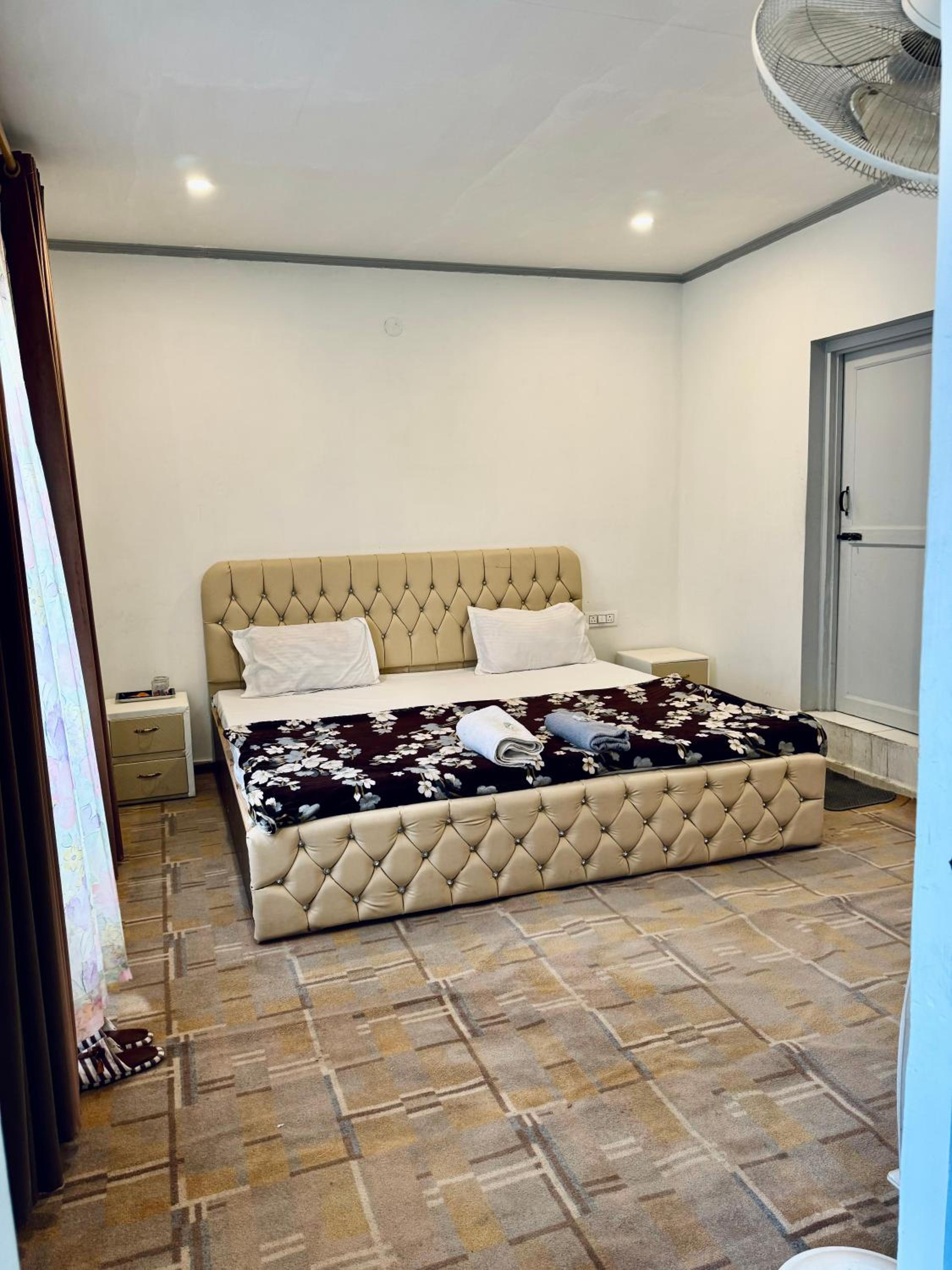 Deluxe Double Room (2 Adults + 1 Child)