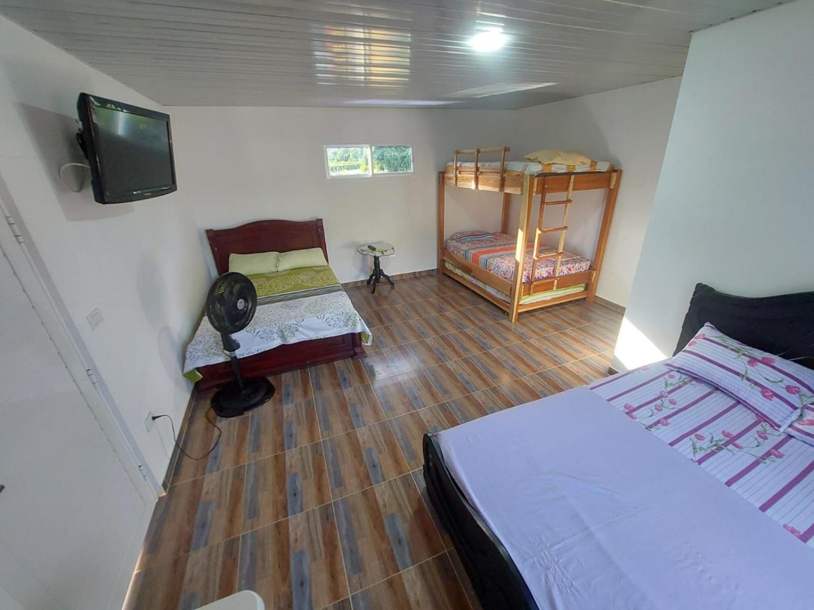 Twin Room With Private Bathroom photo 2