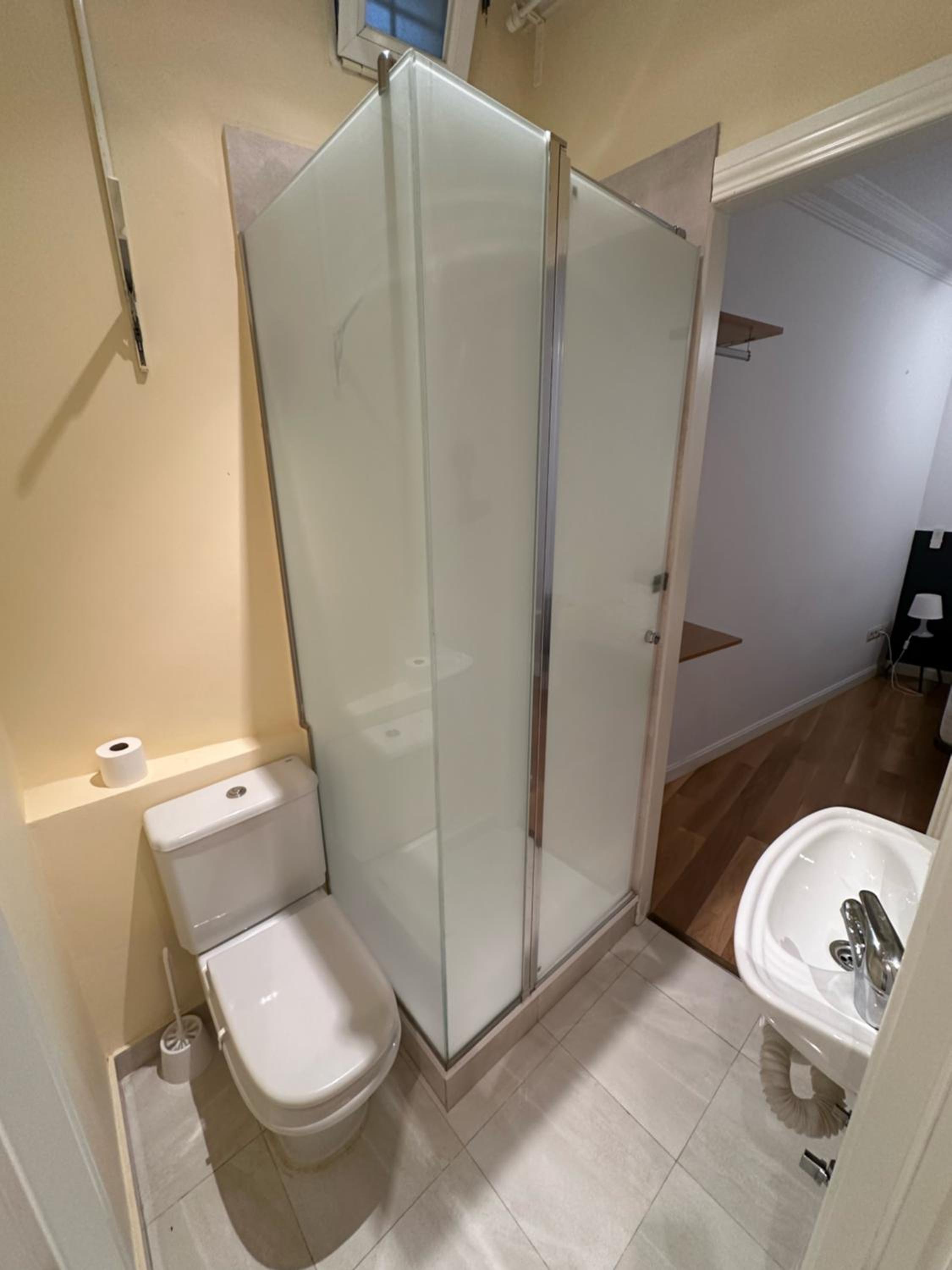 Double Room with Private Bathroom photo 2