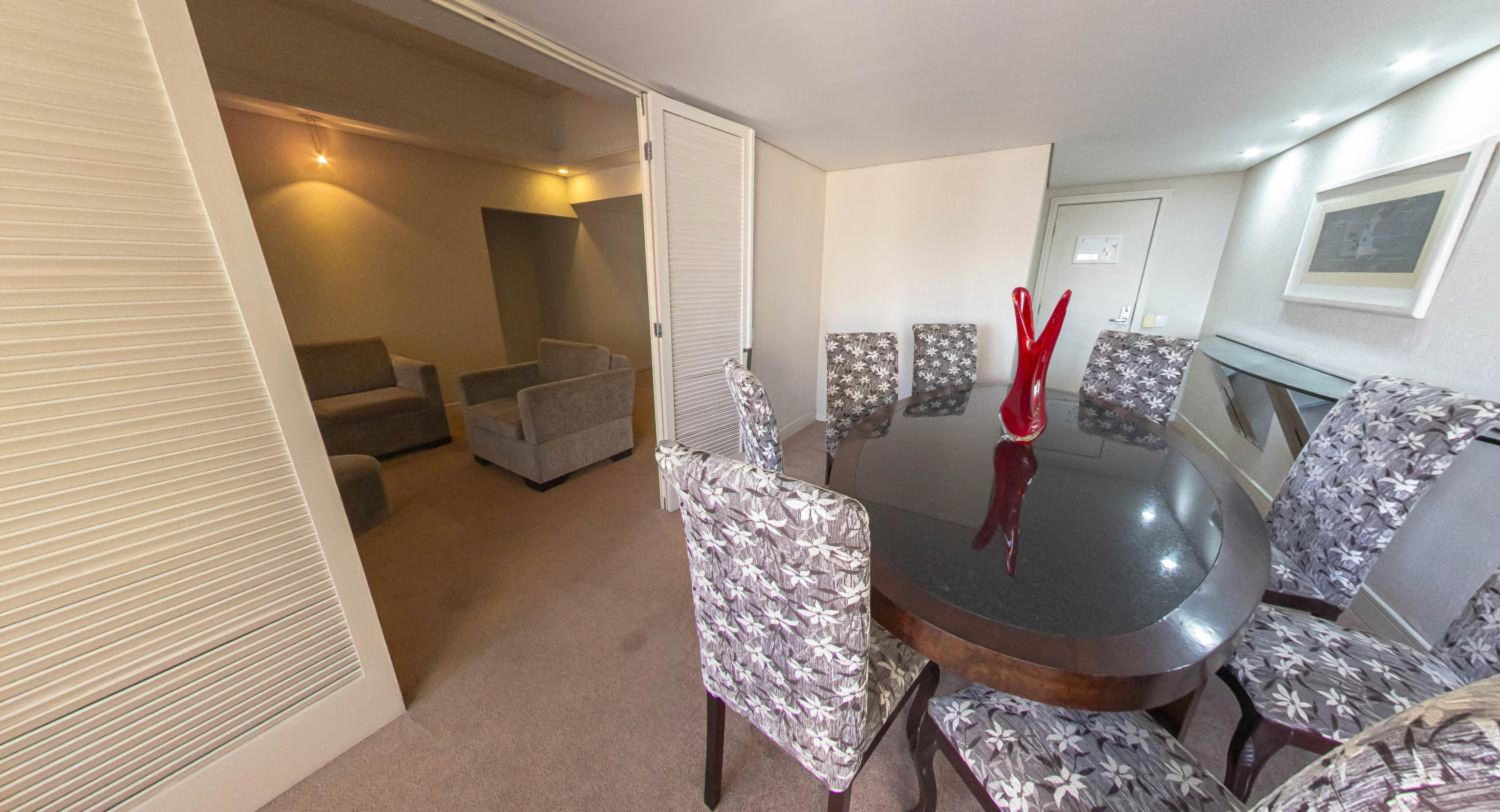 Suite - Photo 3