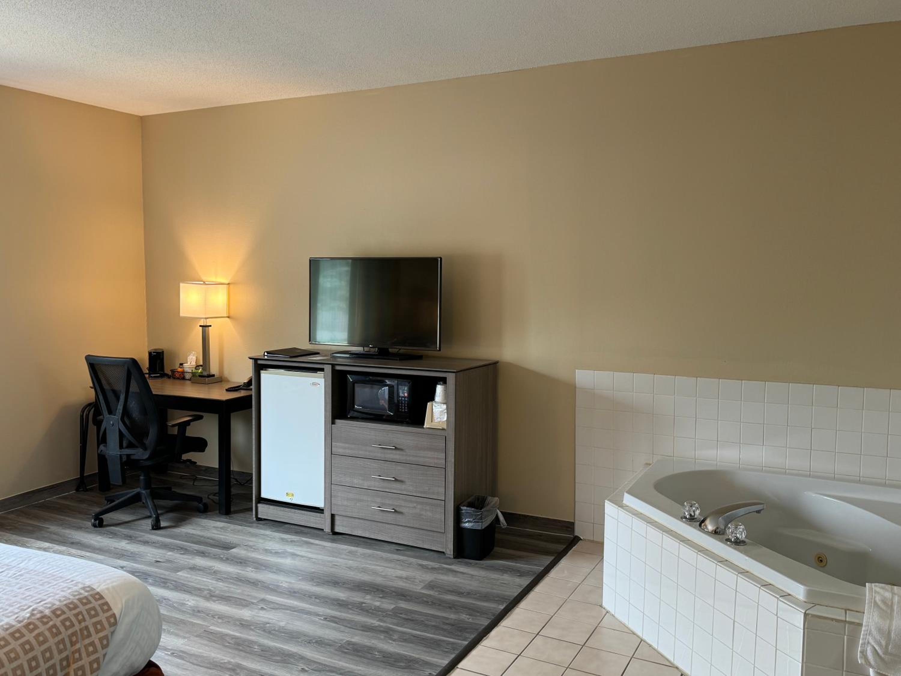 King Studio Suite - Non-Smoking - Photo 6