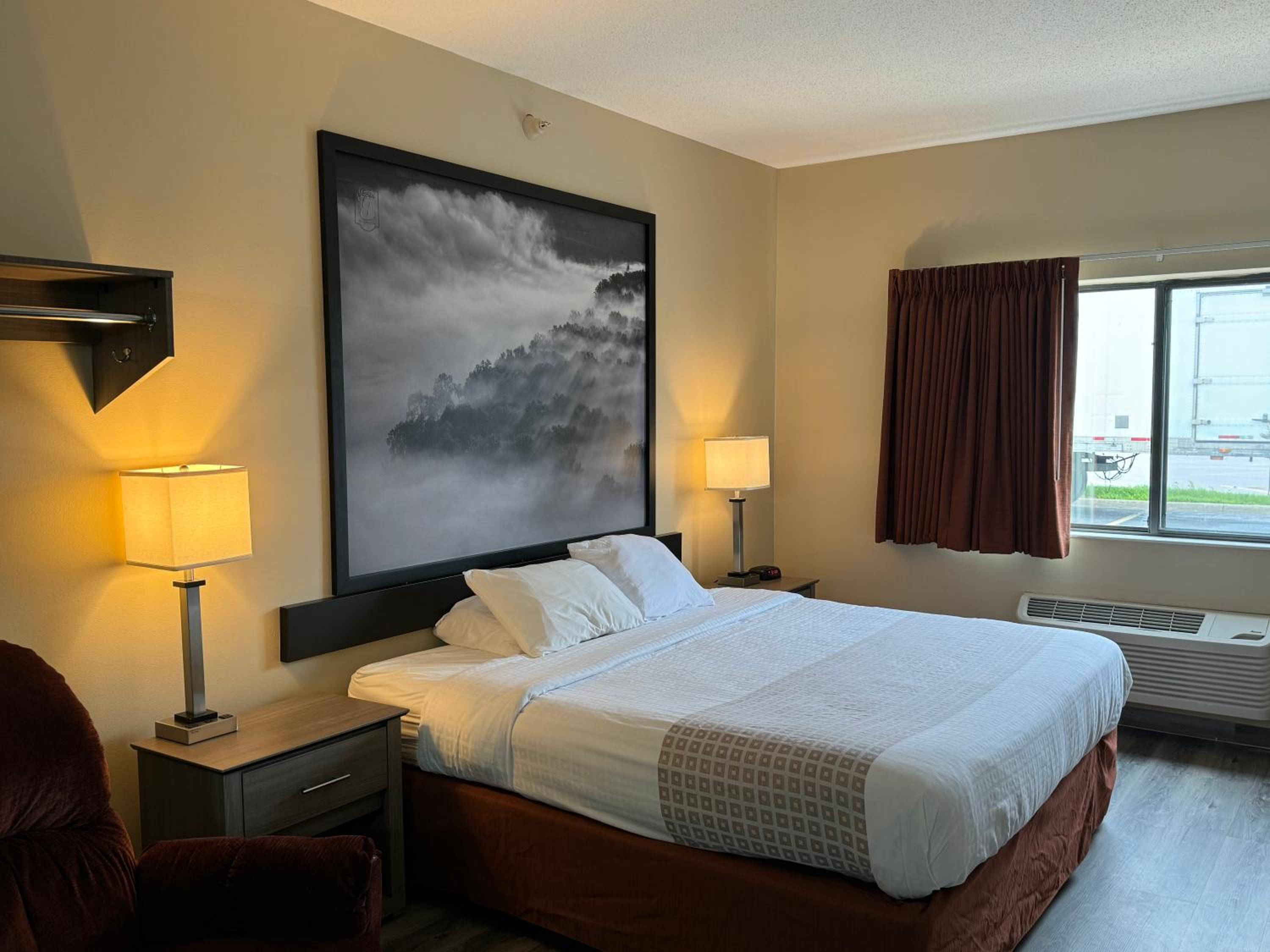 Spacious King Room - Non-Smoking - Photo 1