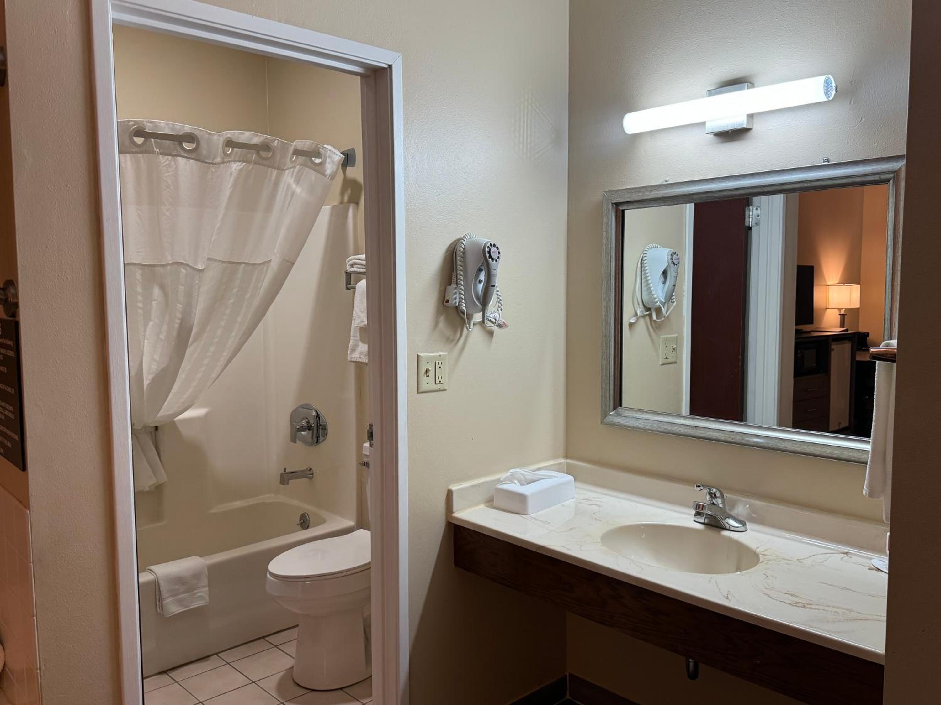 Spacious King Room - Non-Smoking - Photo 7