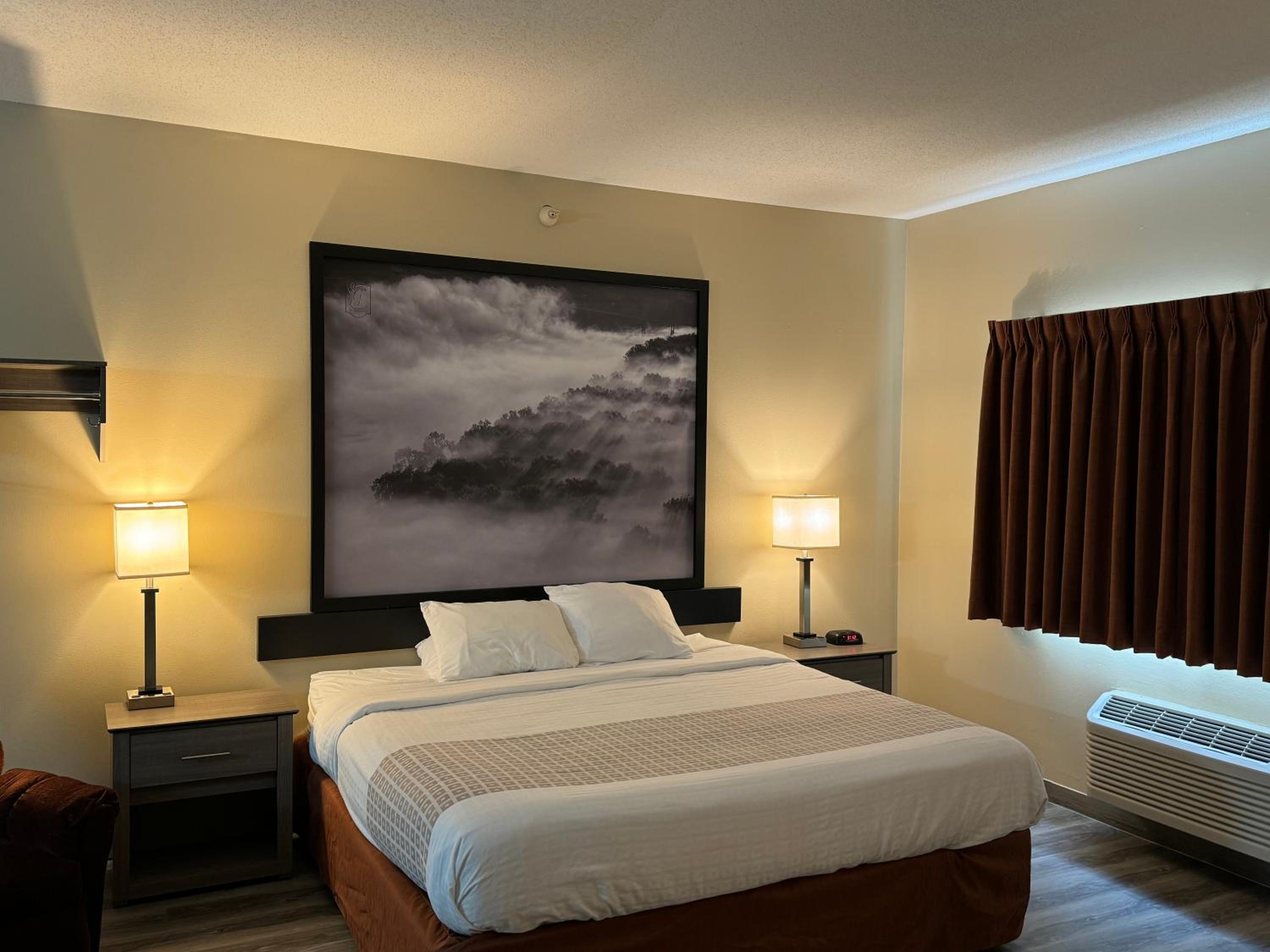 Spacious King Room - Non-Smoking - Photo 6