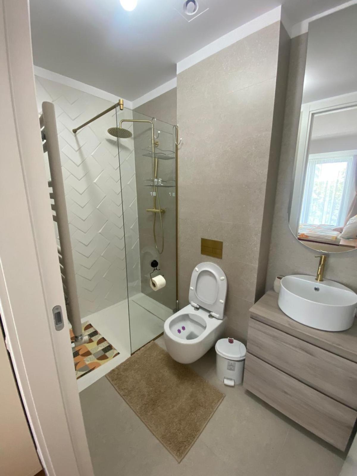 One-Bedroom Premier Apartment photo 3