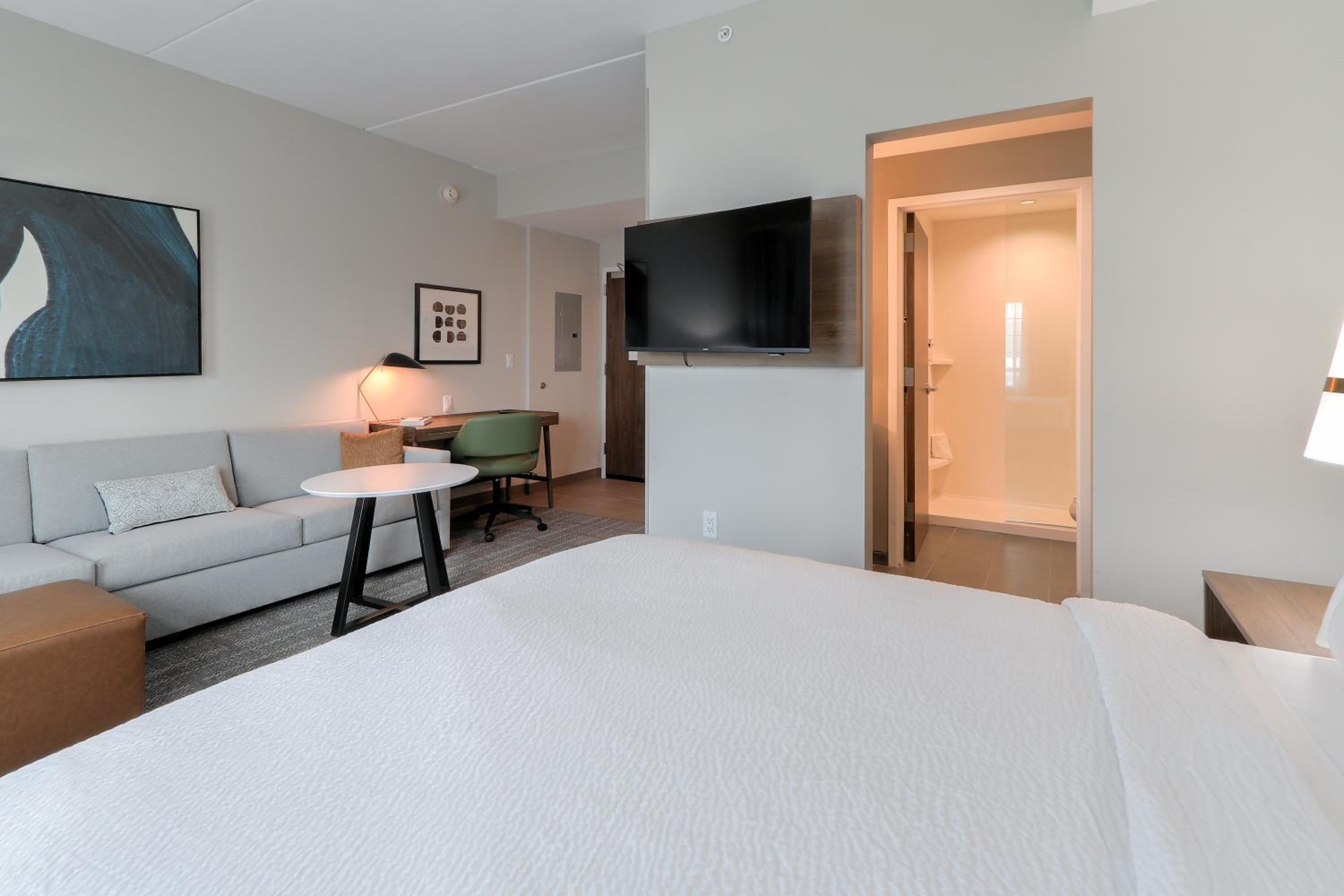 Standard Suite - Photo 1