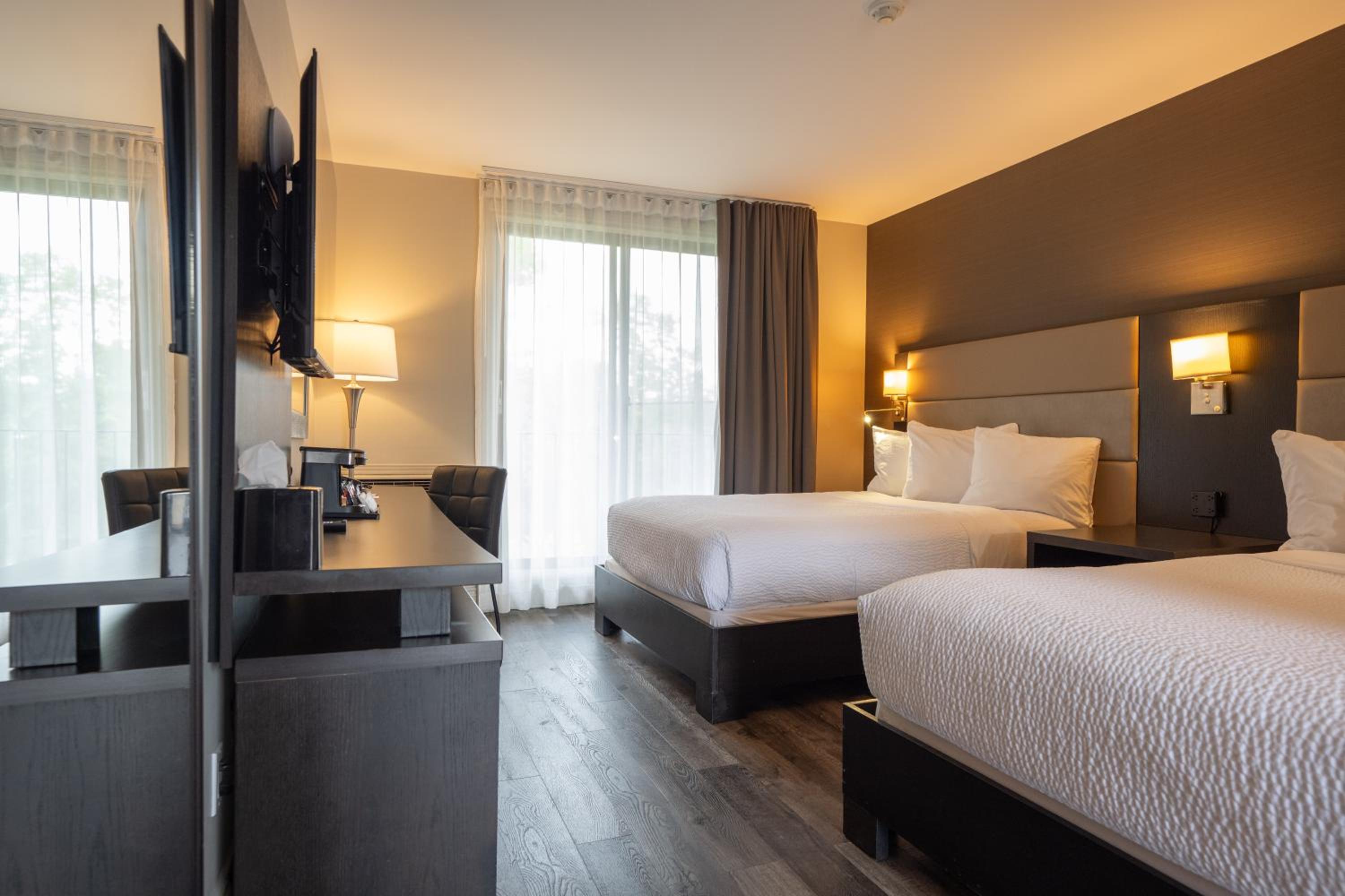 2 Double Beds, Water Front, Non-Smoking - Photo 6