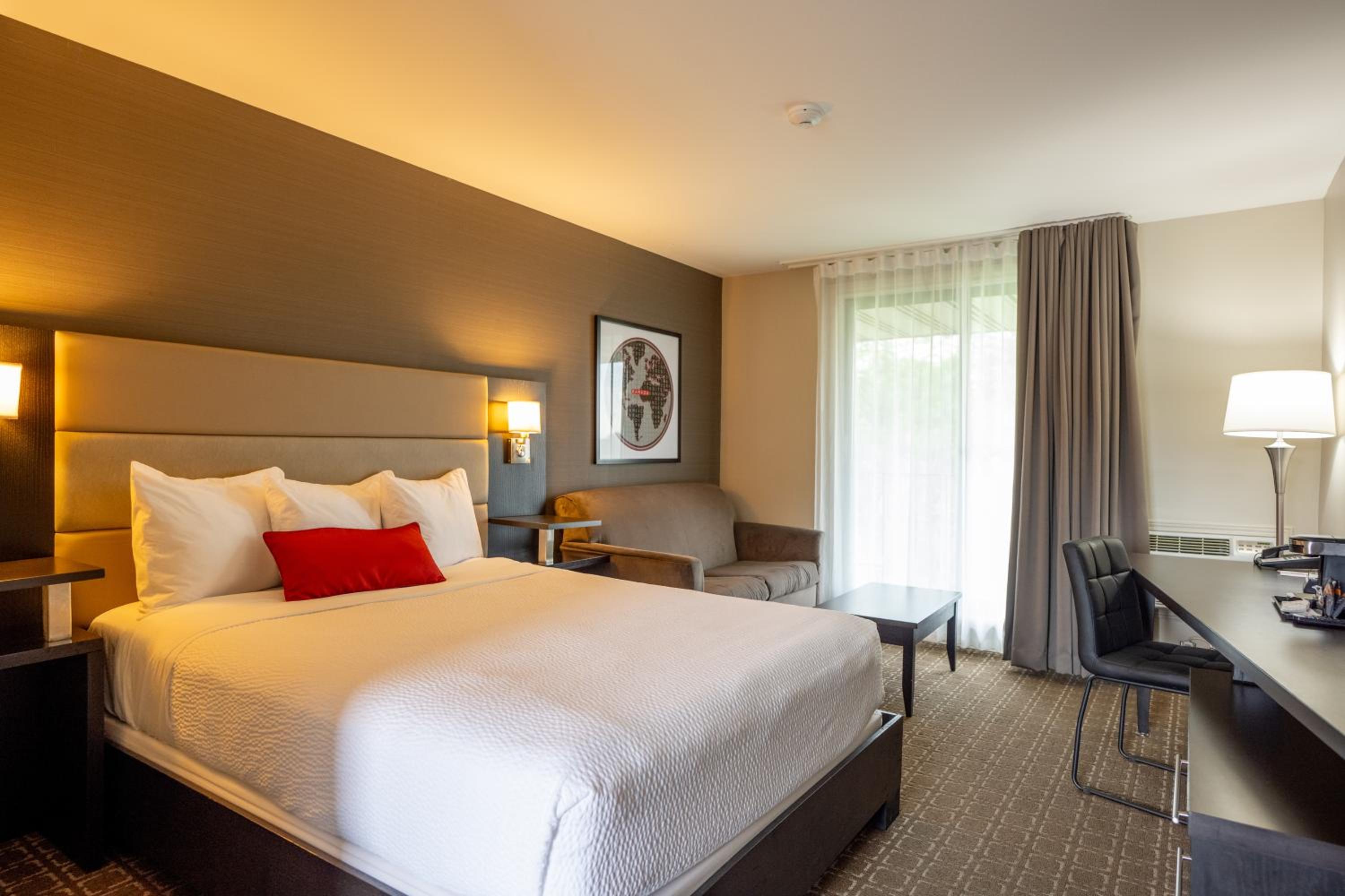 1 Queen Bed, Water Front, Non-Smoking - Photo 11