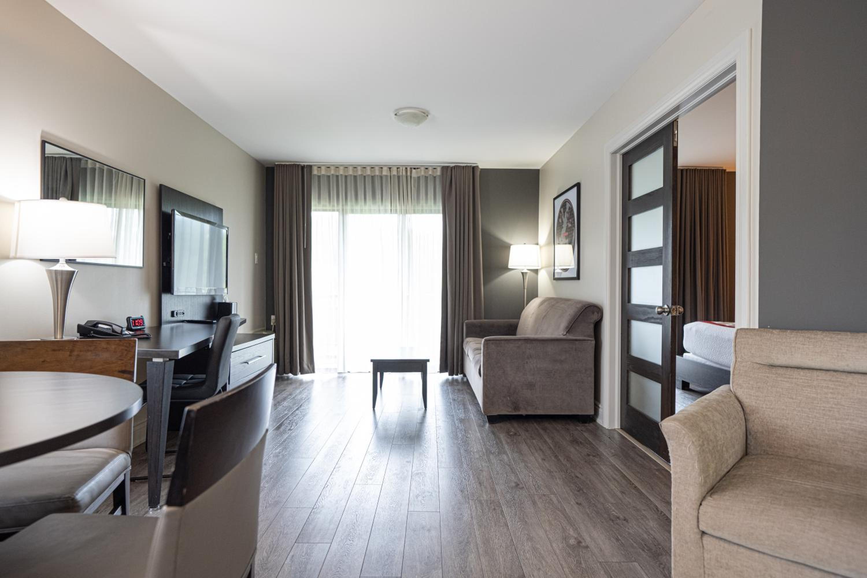 1 King Bed, Studio Suite, Water Front, Non-Smoking - Photo 3